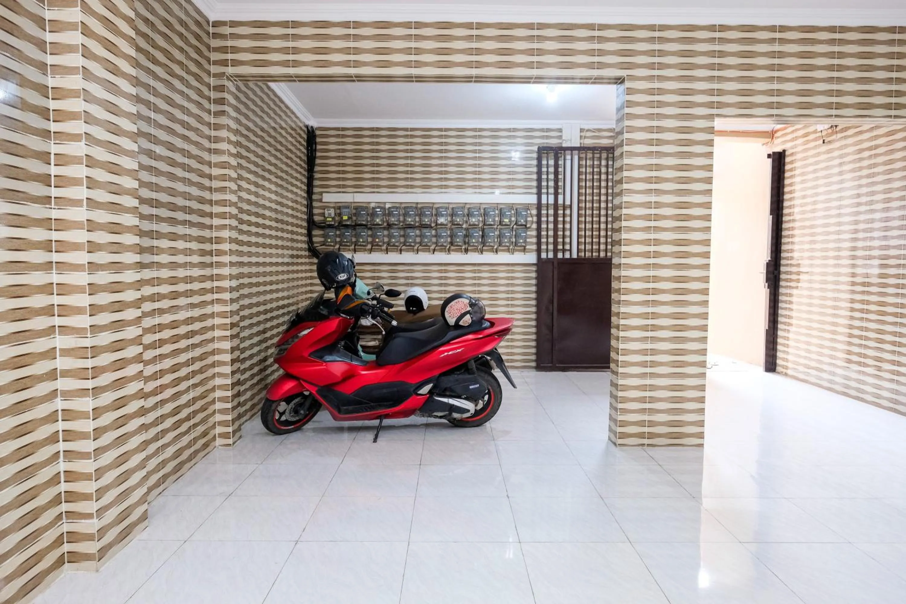 Parking in RedDoorz Syariah near Stasiun Gubeng 2