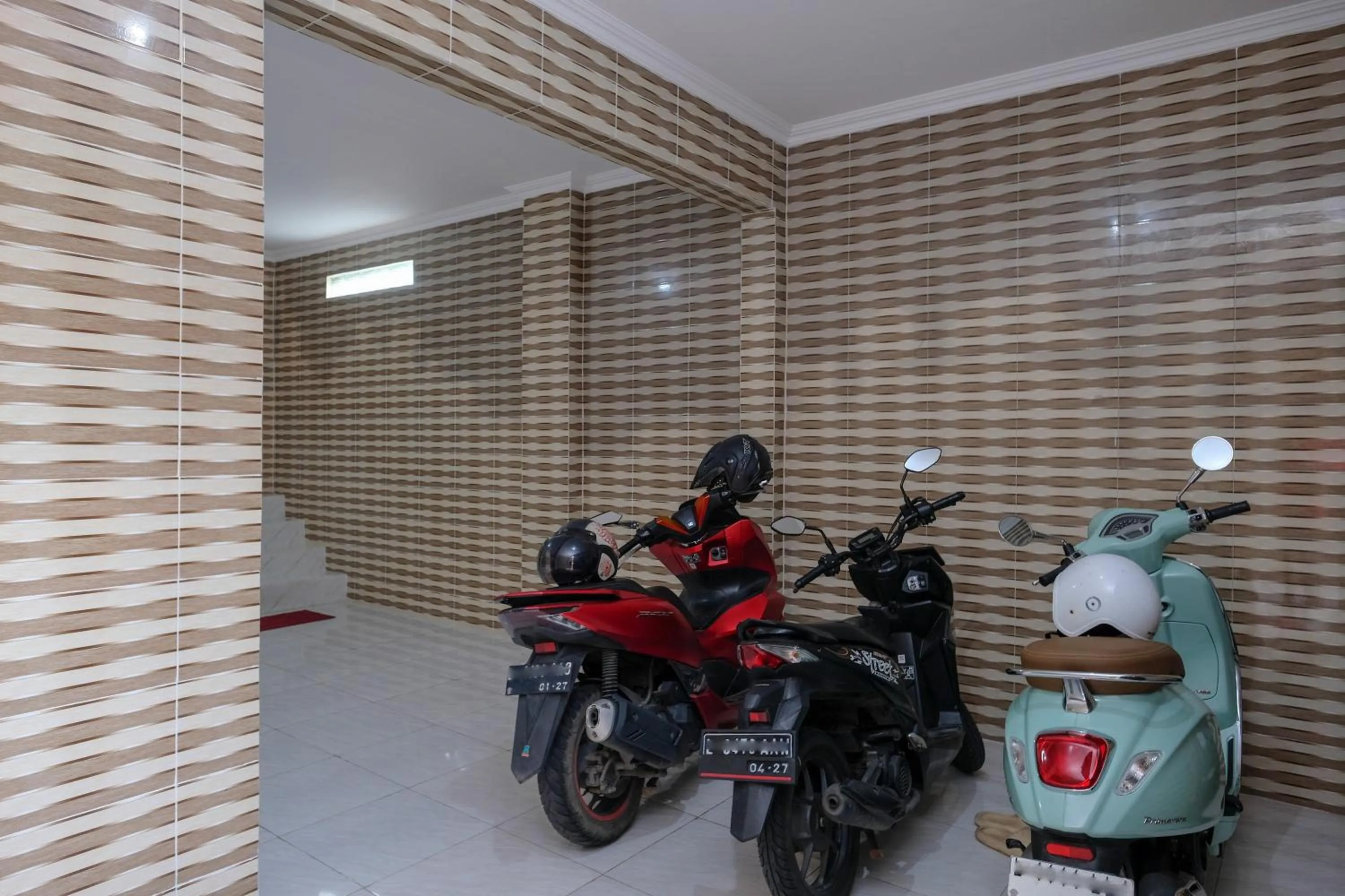 Parking in RedDoorz Syariah near Stasiun Gubeng 2
