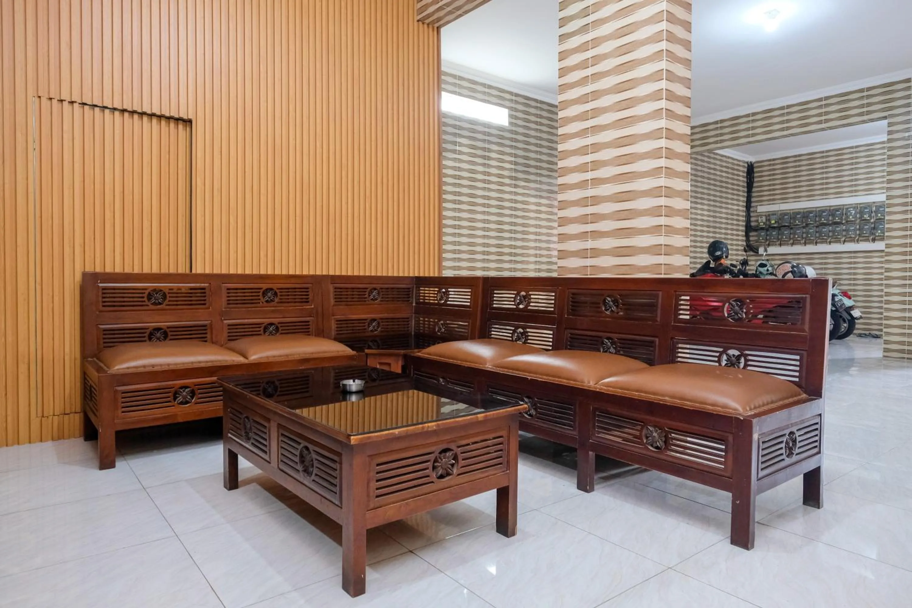 Seating area in RedDoorz Syariah near Stasiun Gubeng 2