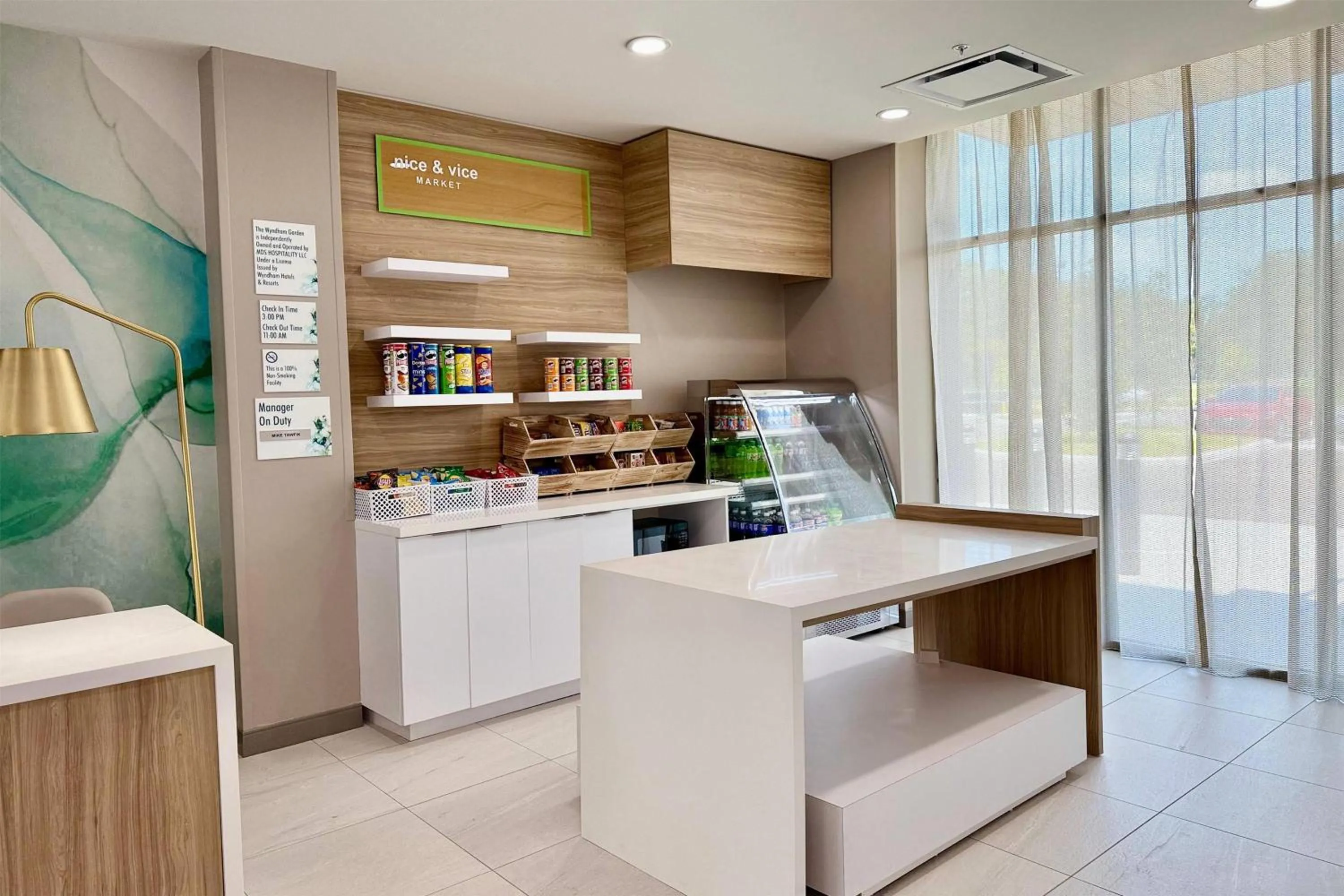 Food and drinks in Wyndham Garden Tampa Fairgrounds/Casino