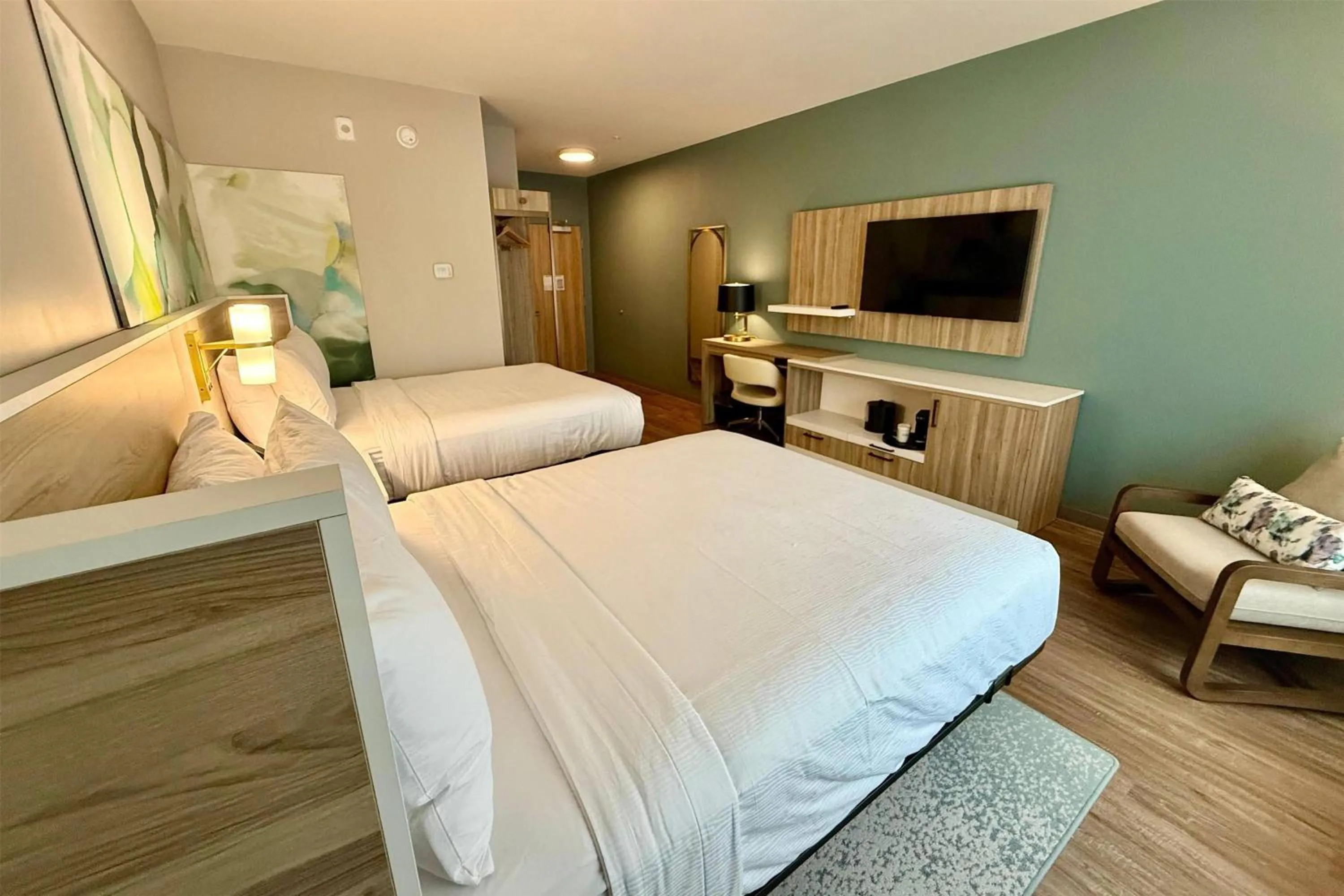 Photo of the whole room, Bed in Wyndham Garden Tampa Fairgrounds/Casino