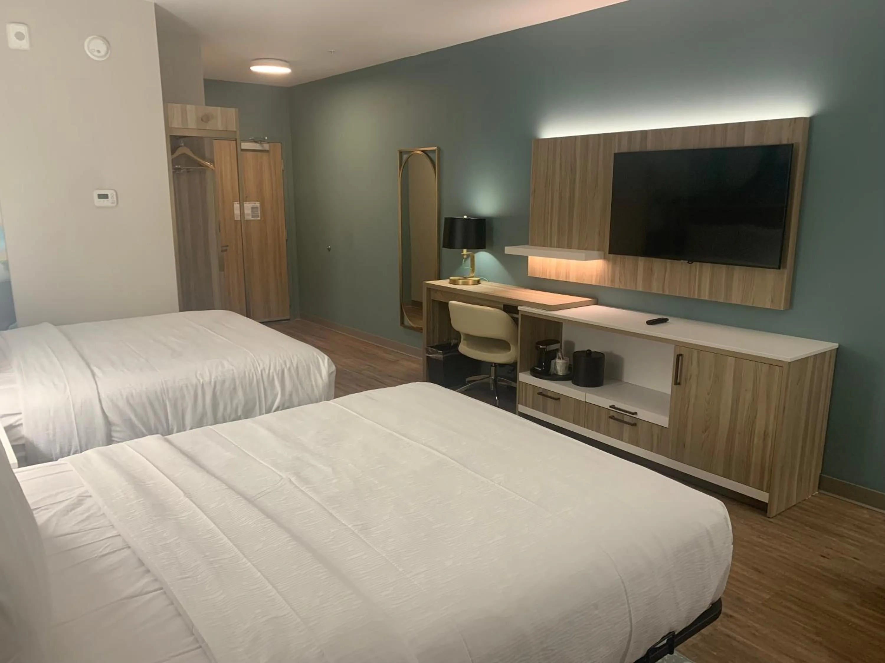 Photo of the whole room, Bed in Wyndham Garden Tampa Fairgrounds/Casino