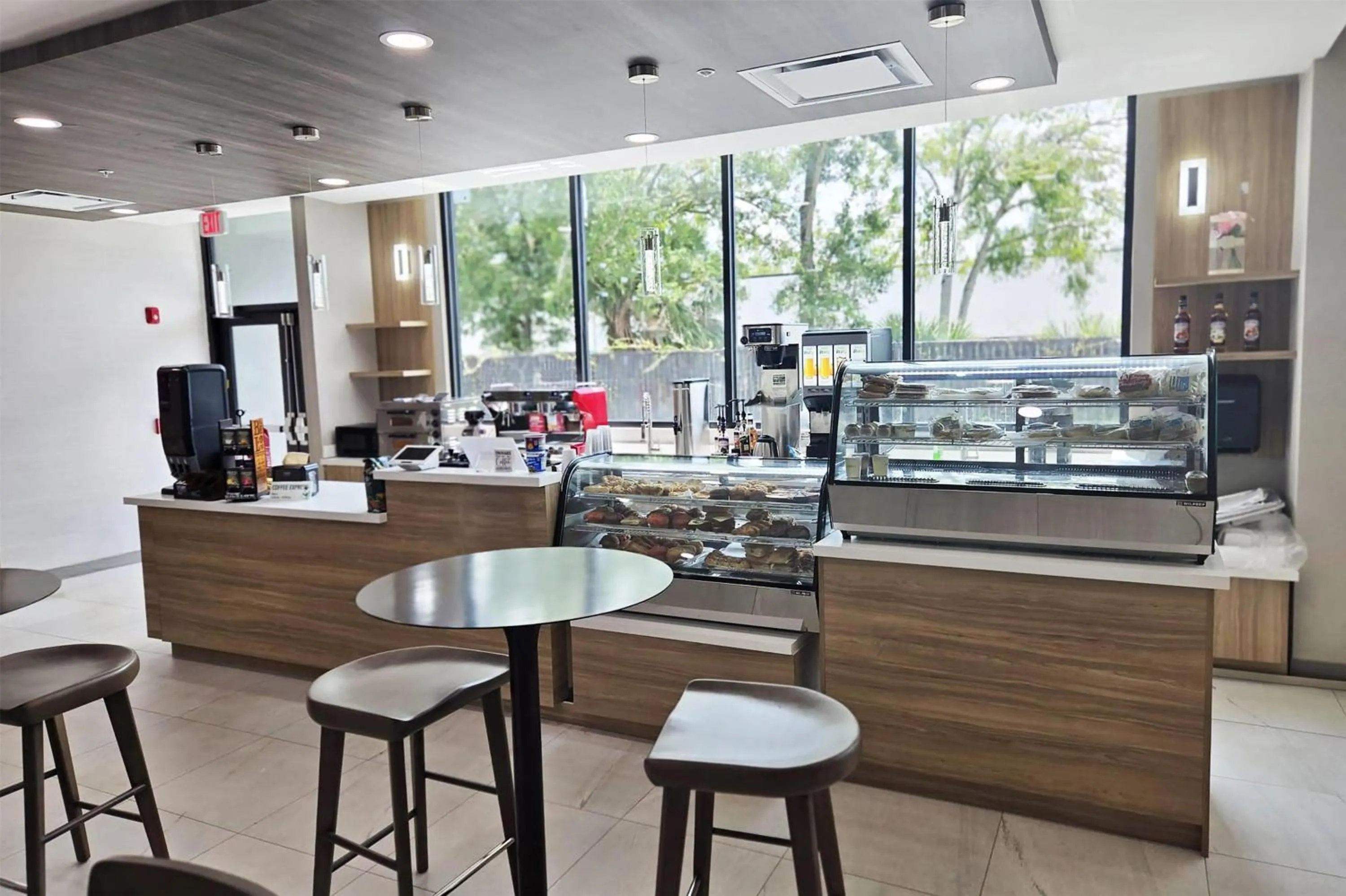 Restaurant/places to eat in Wyndham Garden Tampa Fairgrounds/Casino