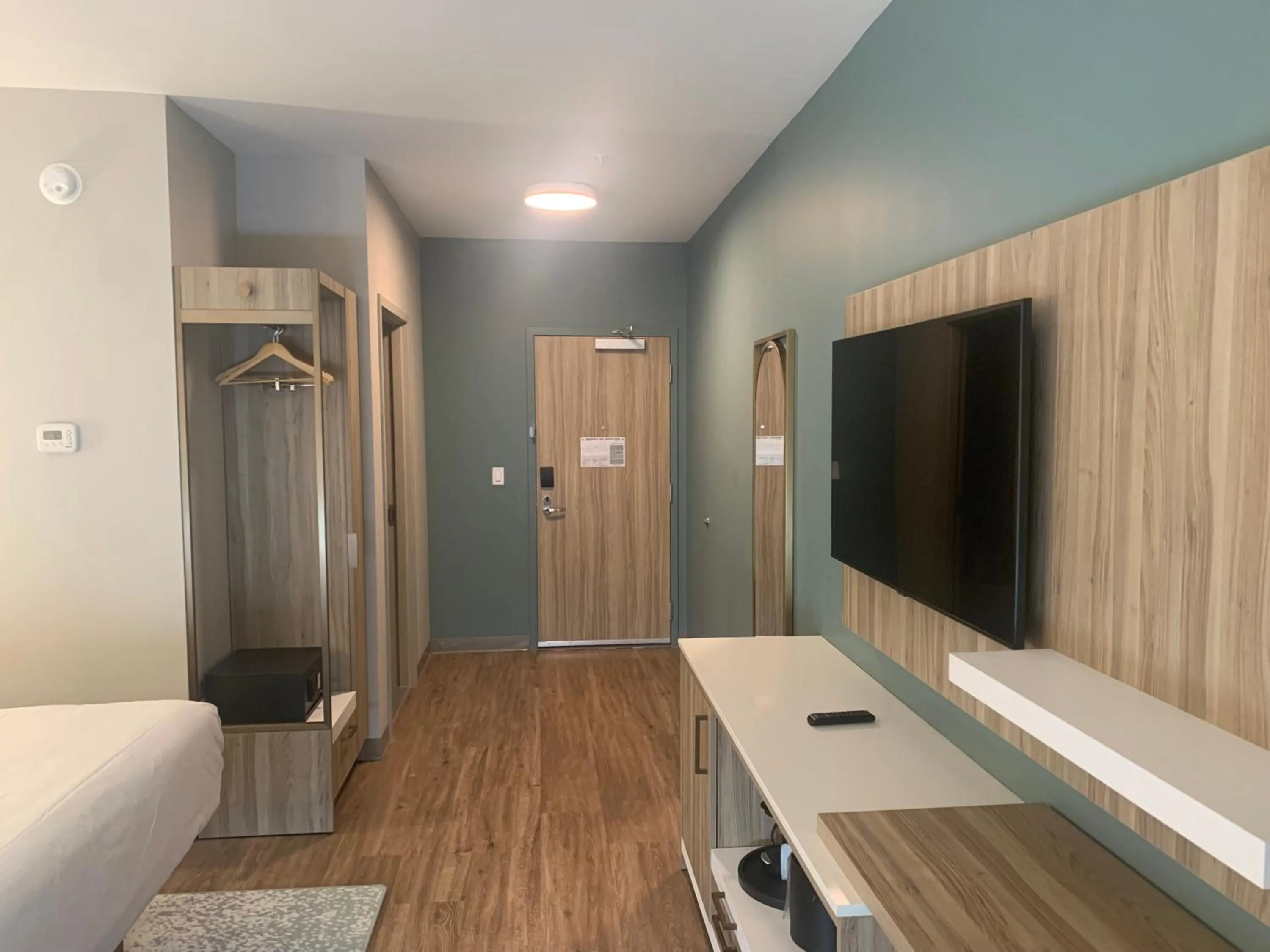 Photo of the whole room, Bed in Wyndham Garden Tampa Fairgrounds/Casino