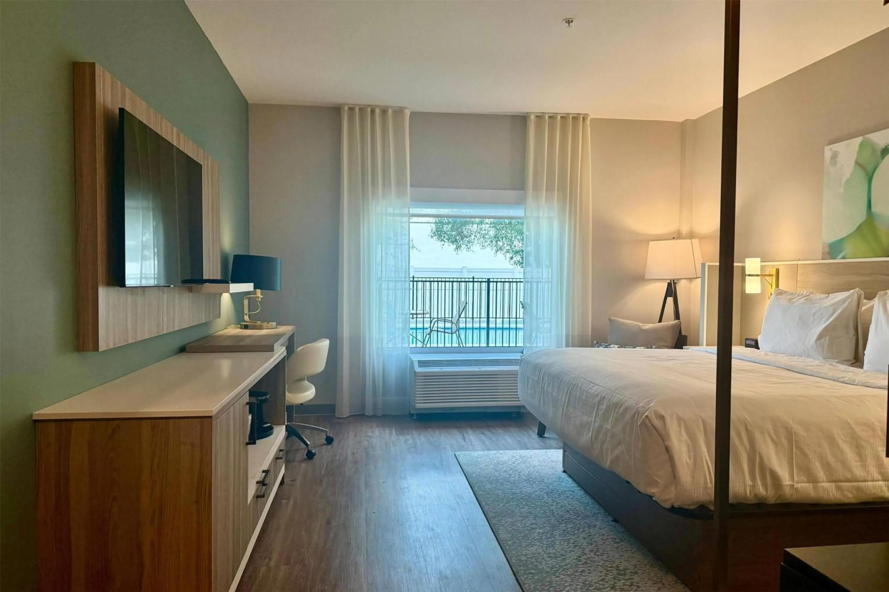 Photo of the whole room, Bed in Wyndham Garden Tampa Fairgrounds/Casino