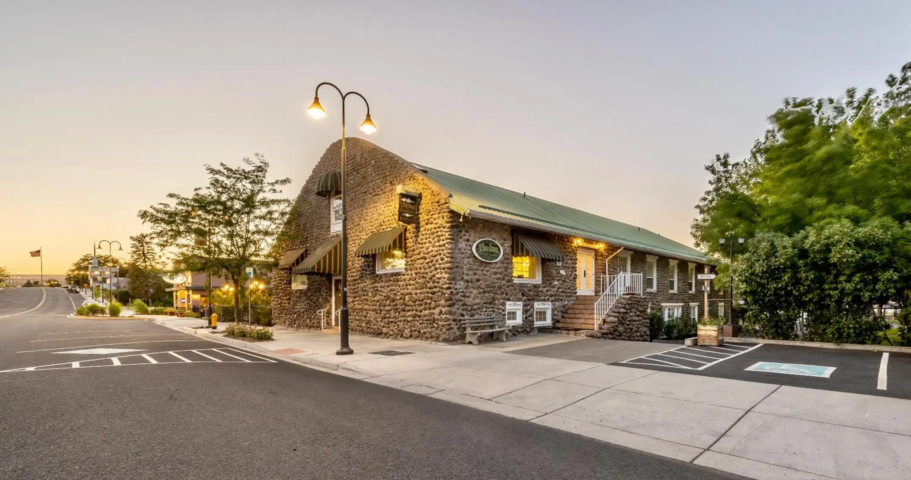 Queen Studio - single occupancy in Soap Lake Natural Spa & Resort Queen Studio - single occupancy in Soap Lake Natural Spa & Resort