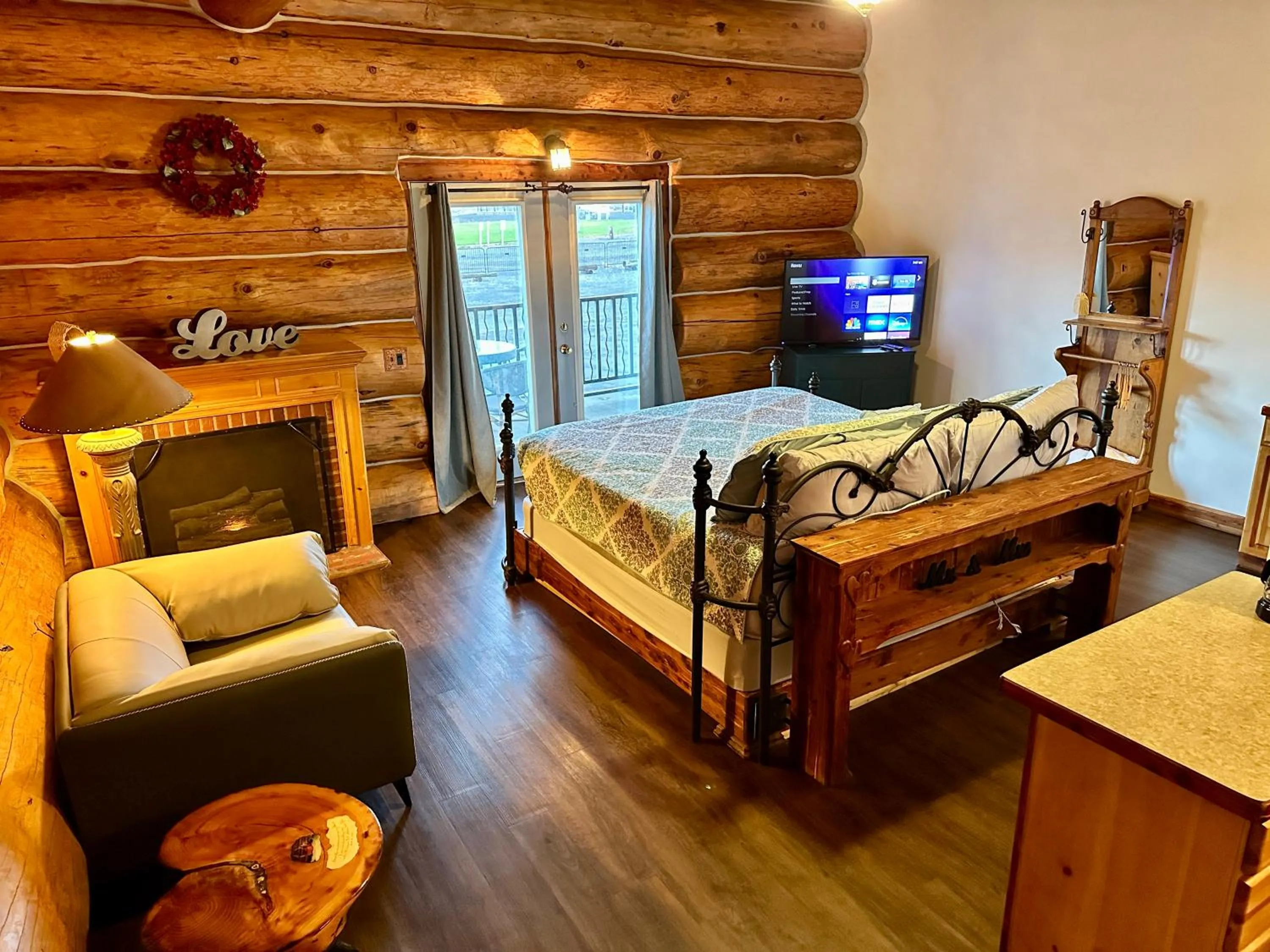 Photo of the whole room, Bed in Soap Lake Natural Spa & Resort