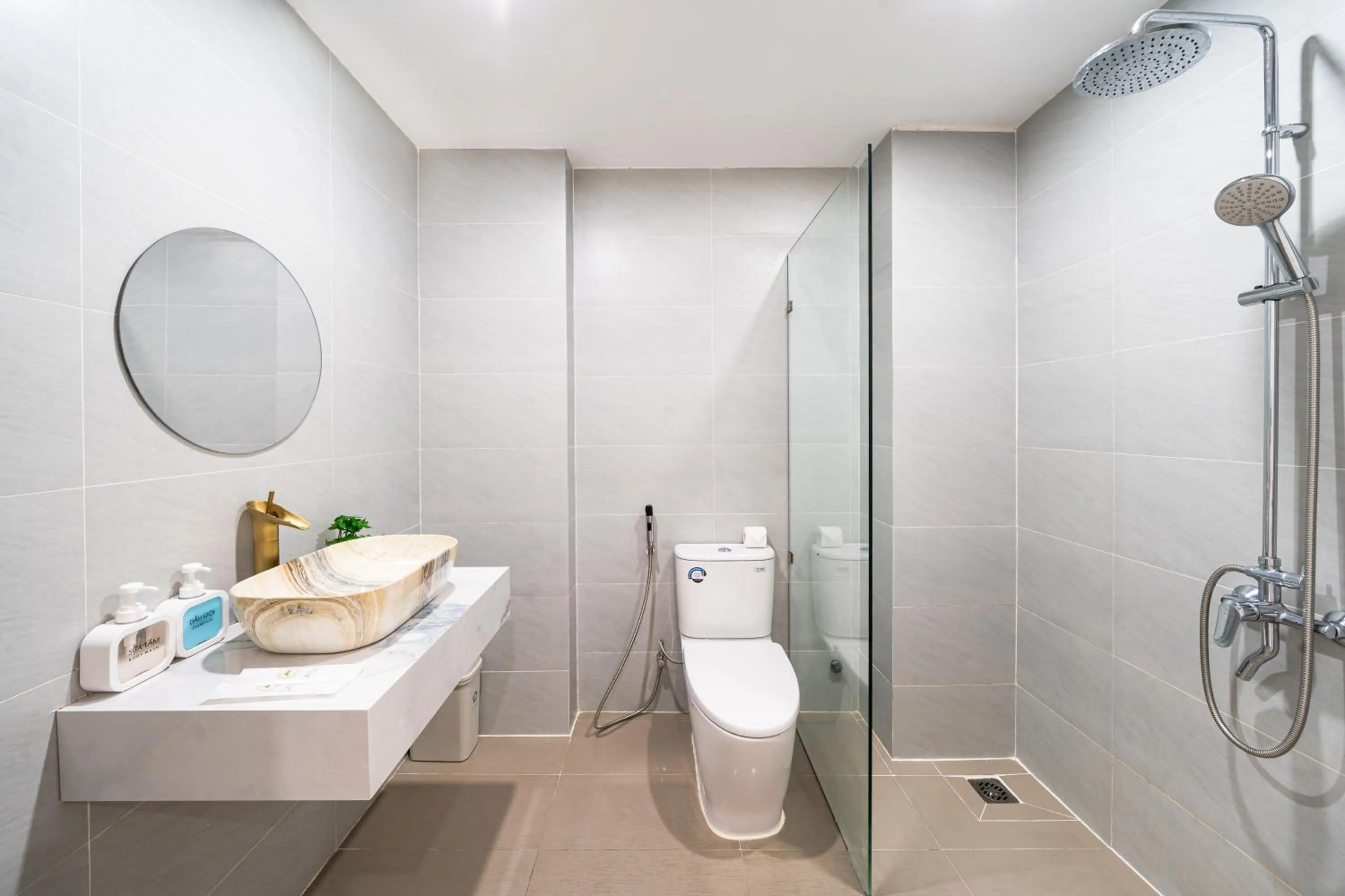 Shower in Mint Airport Hotel by Haviland - Self Checkin