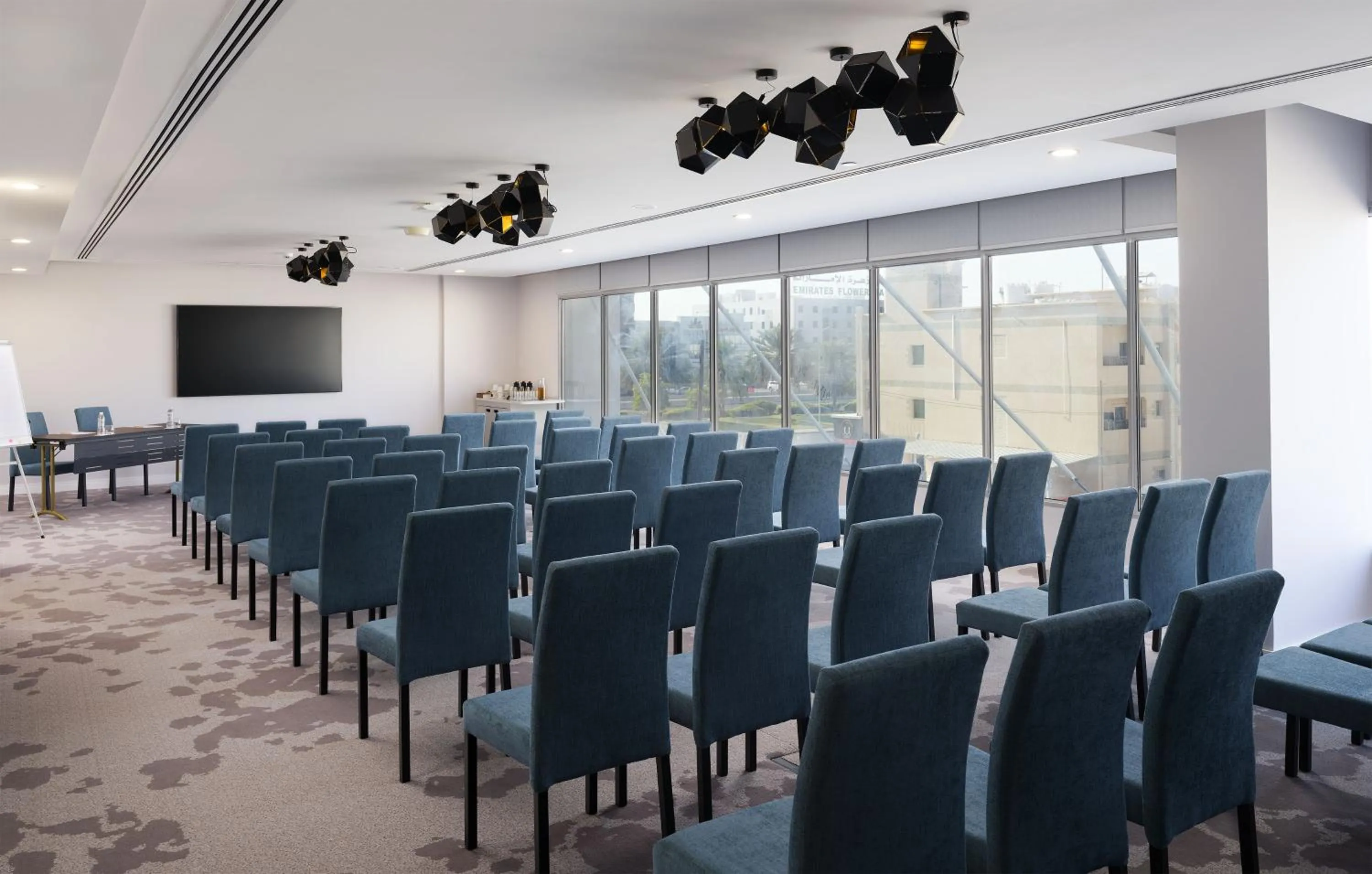 Business facilities in Studio M Muscat