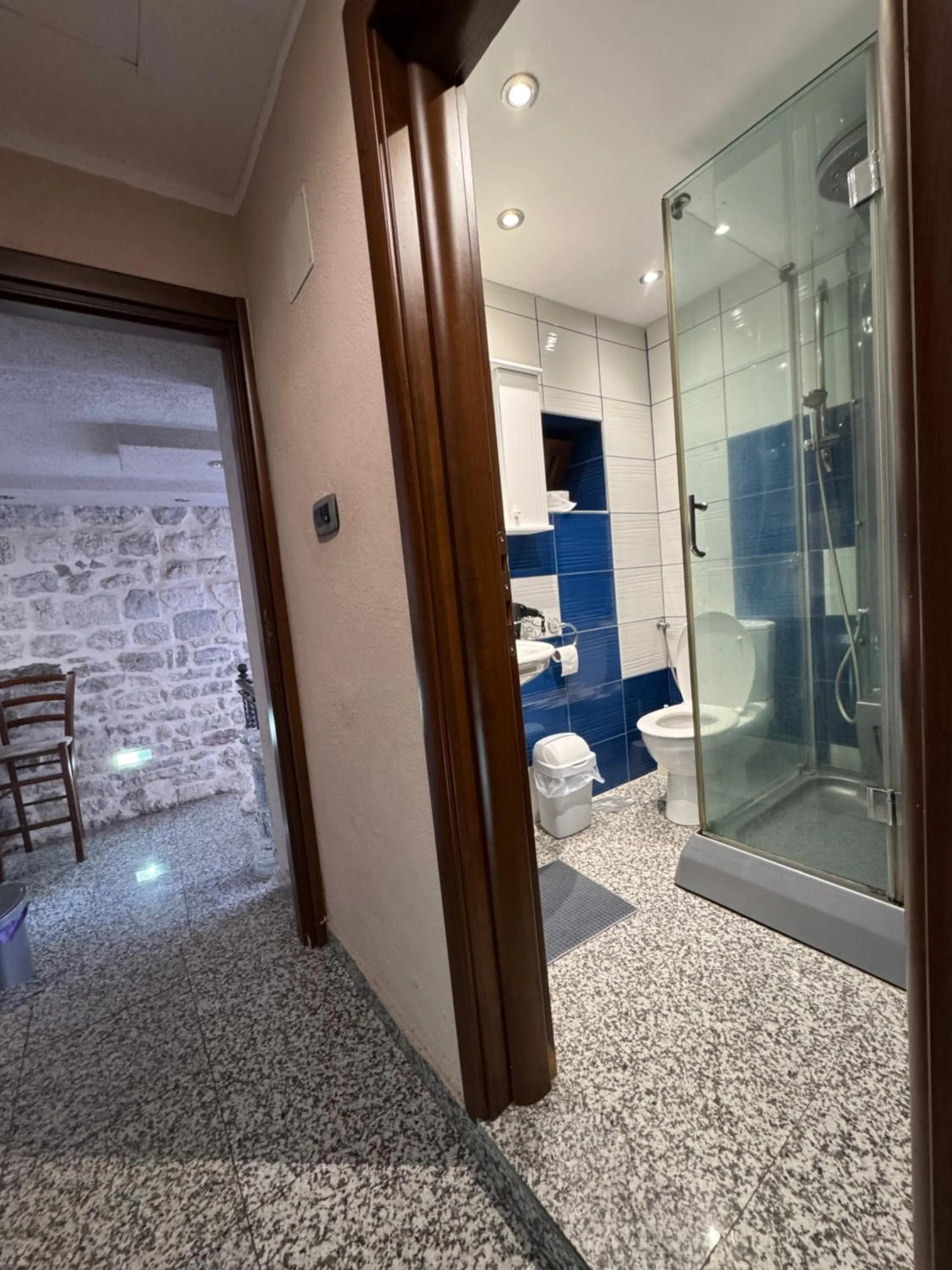 Shower in Vita Mundo