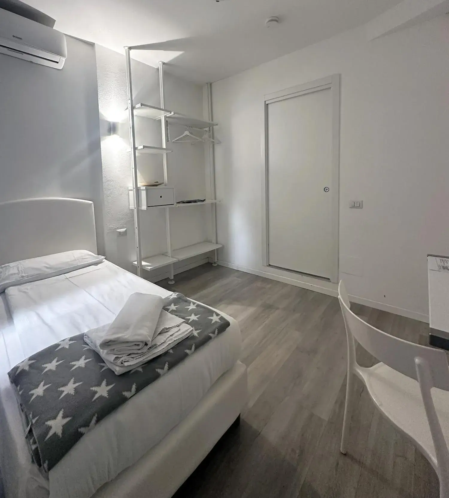 Single Room with Private Bathroom in Albergo del Pozzo Single Room with Private Bathroom in Albergo del Pozzo