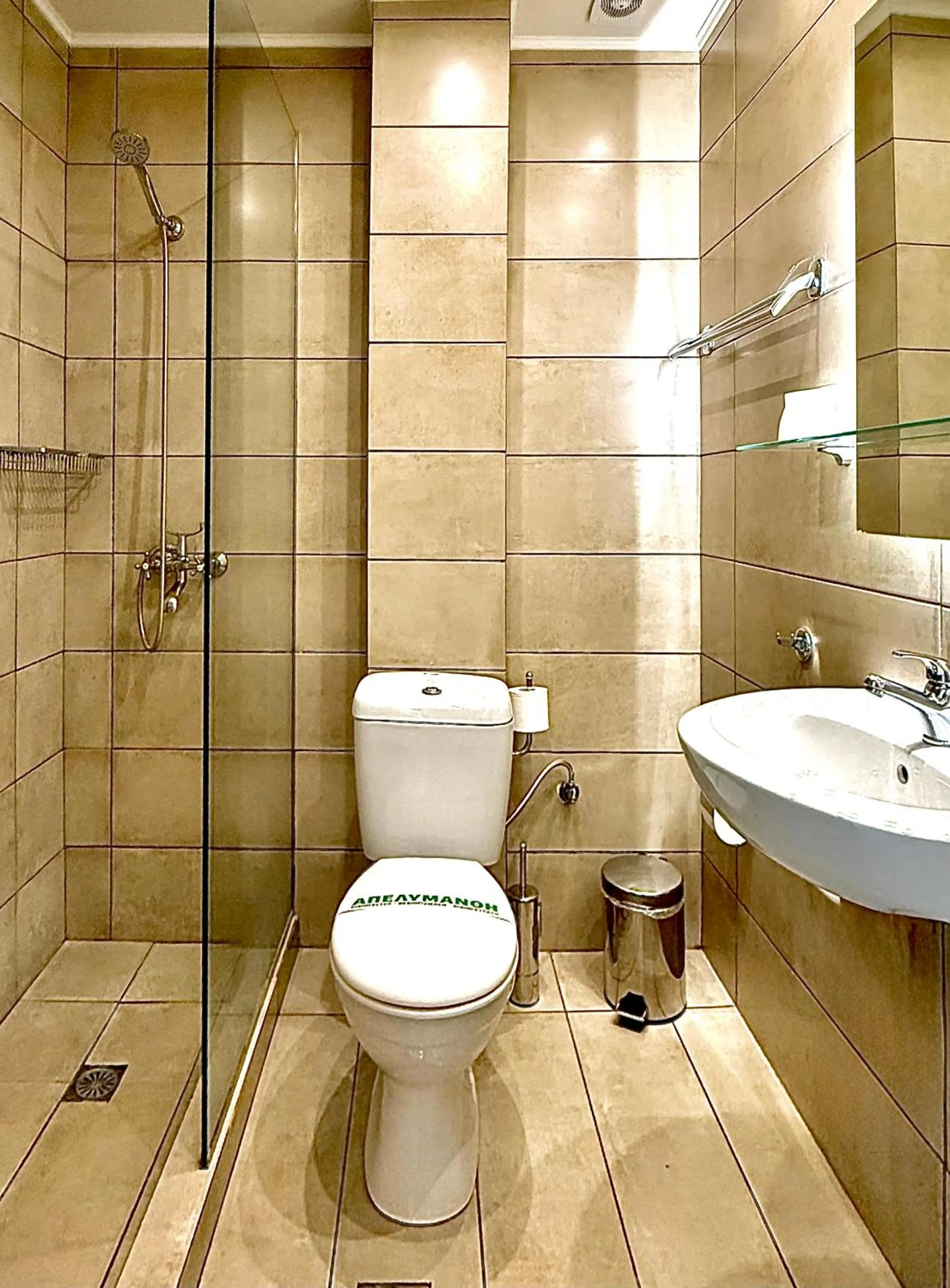 Toilet in Nidimos Hotel