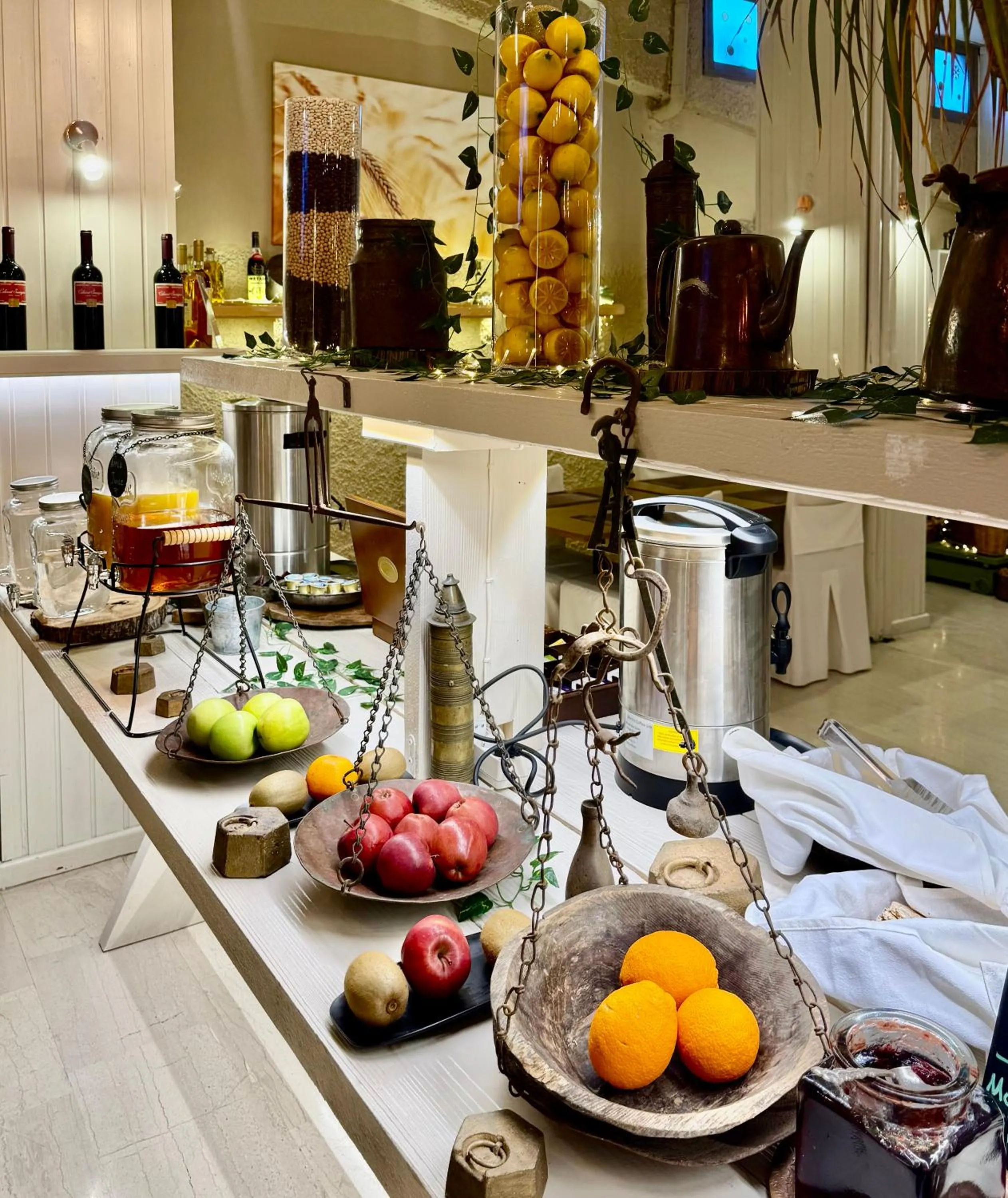 Food and drinks in Nidimos Hotel