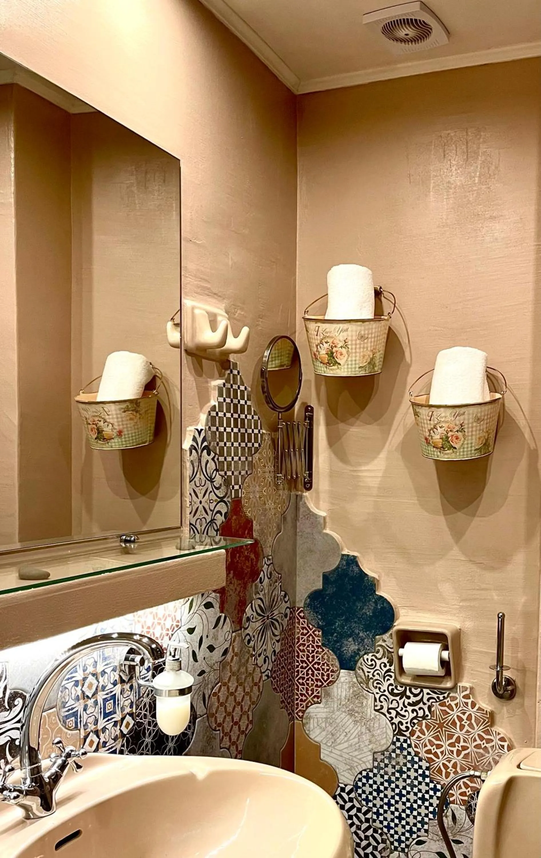 Bathroom in Nidimos Hotel