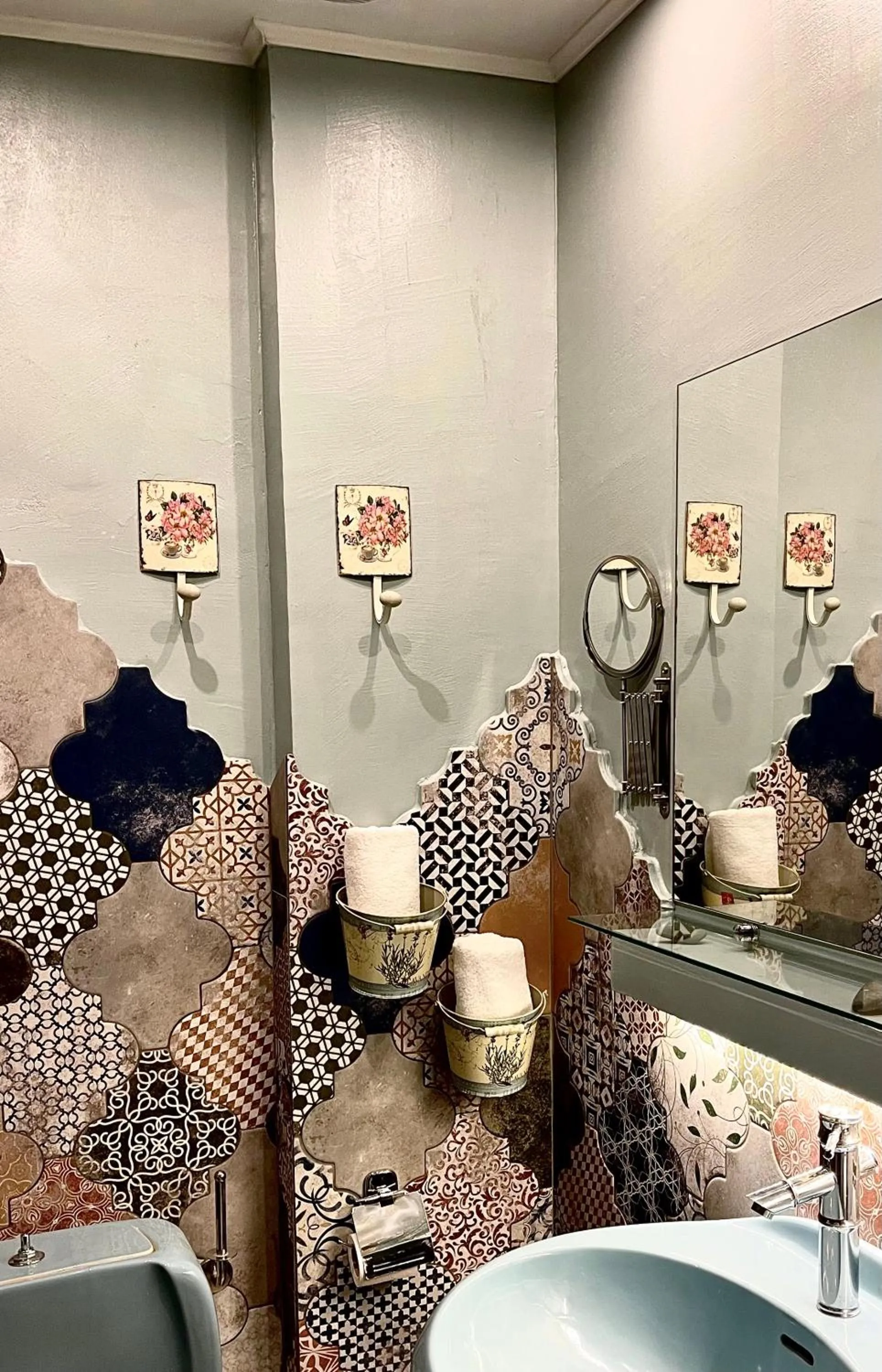 Bathroom in Nidimos Hotel