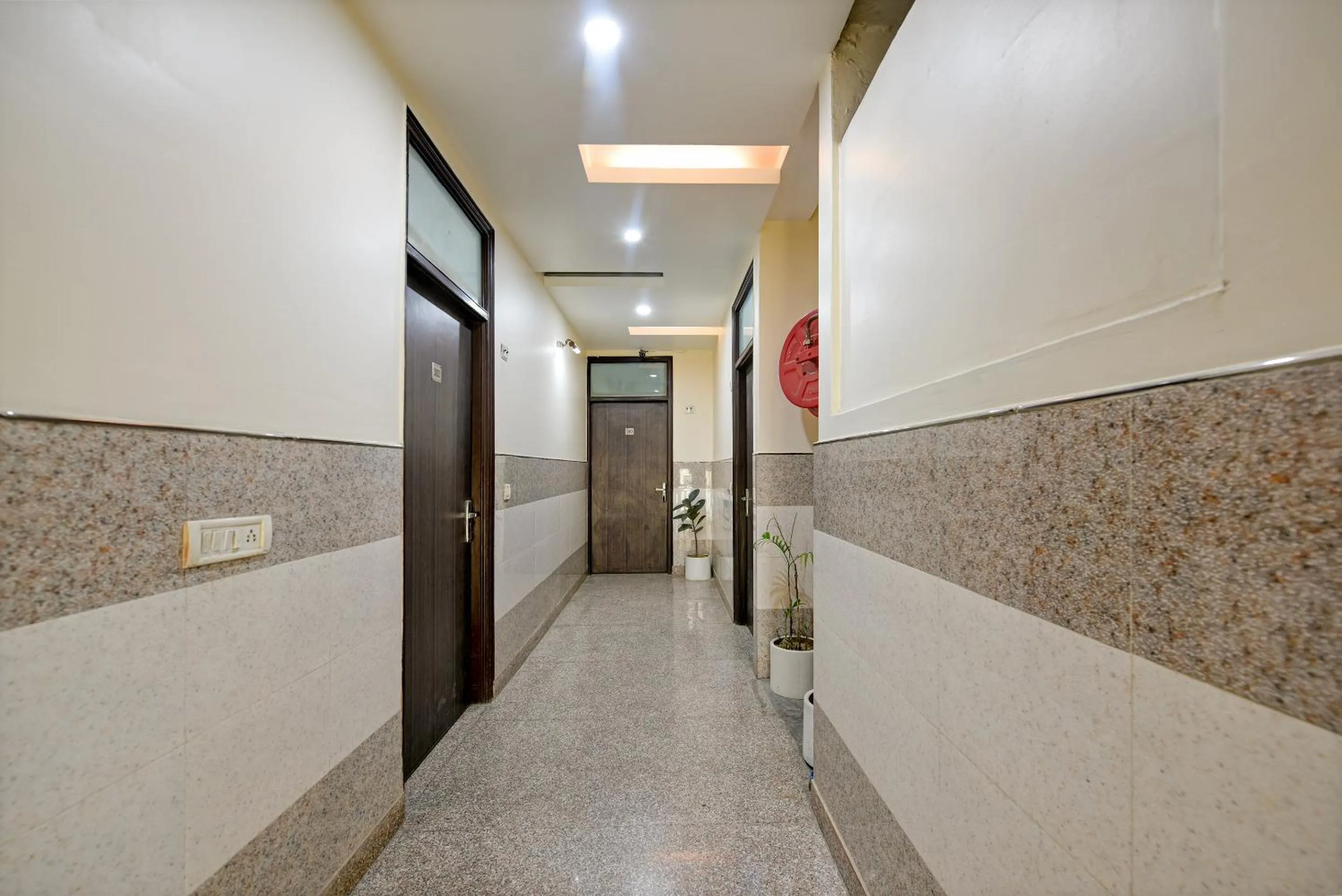 Hotel Mayank Plaza-Near IGI Airport Terminal-3