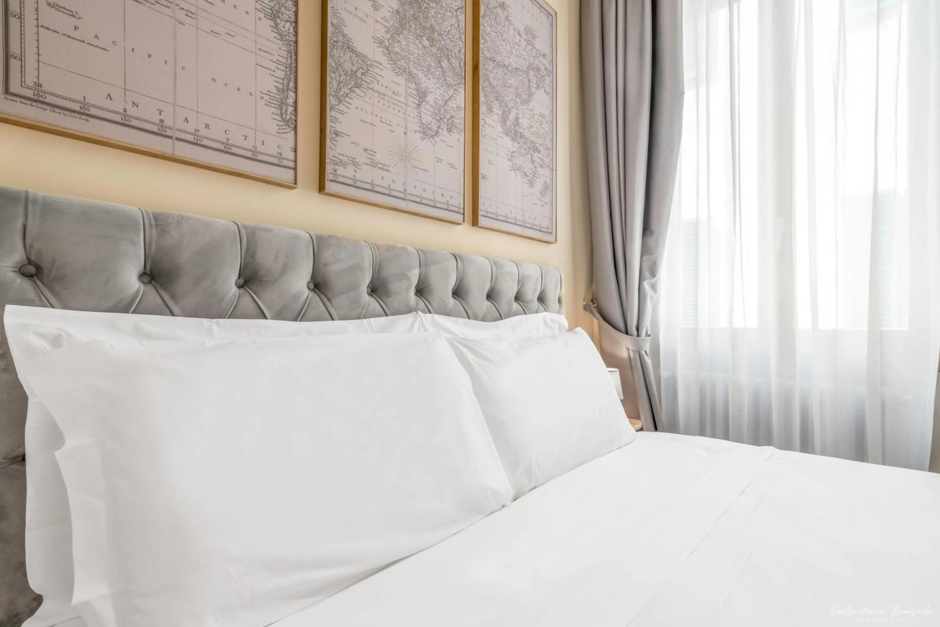 Bed in Hotel Adamas