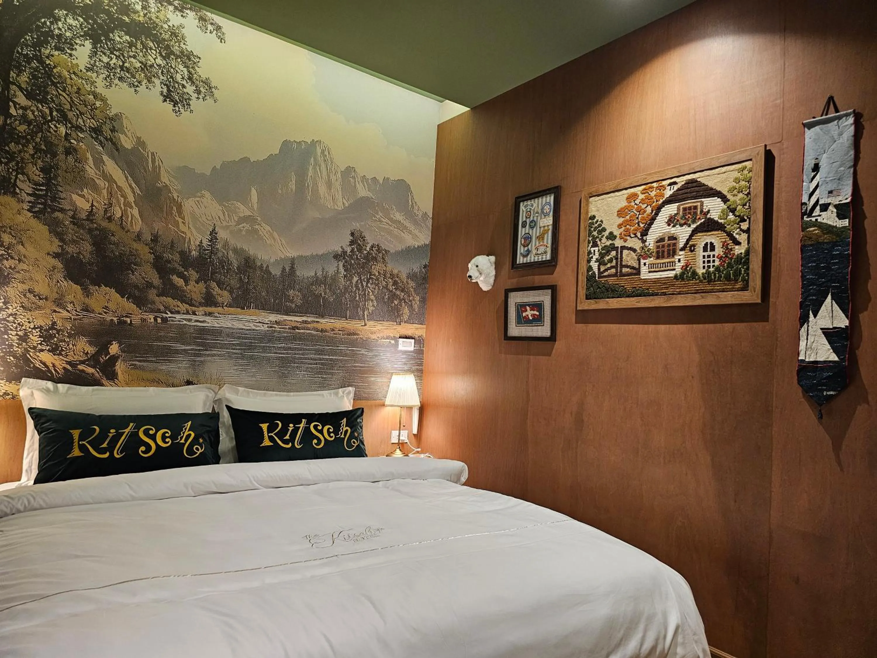 Bed in Kitsch Hotel
