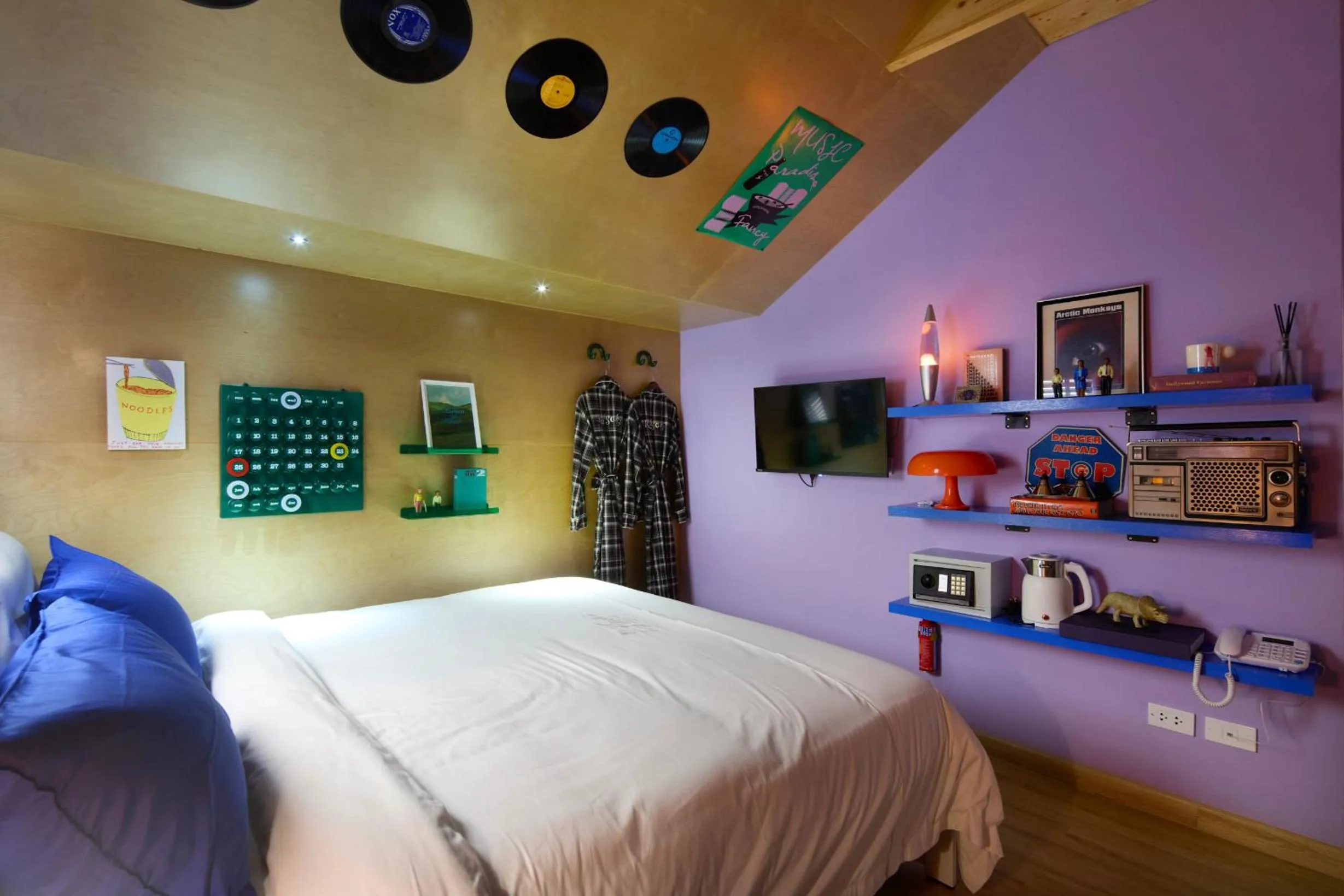 Bed in Kitsch Hotel