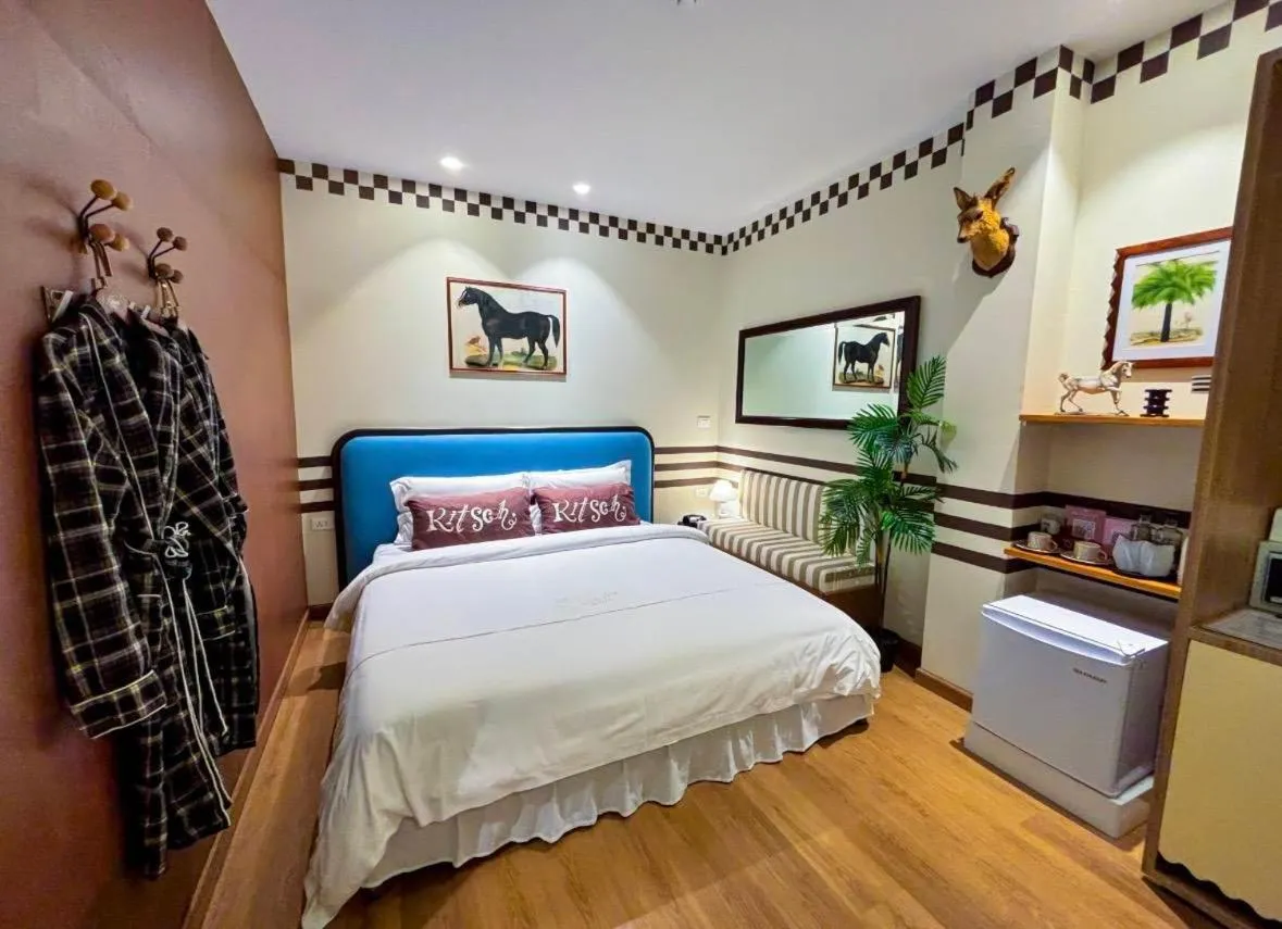 Bed in Kitsch Hotel
