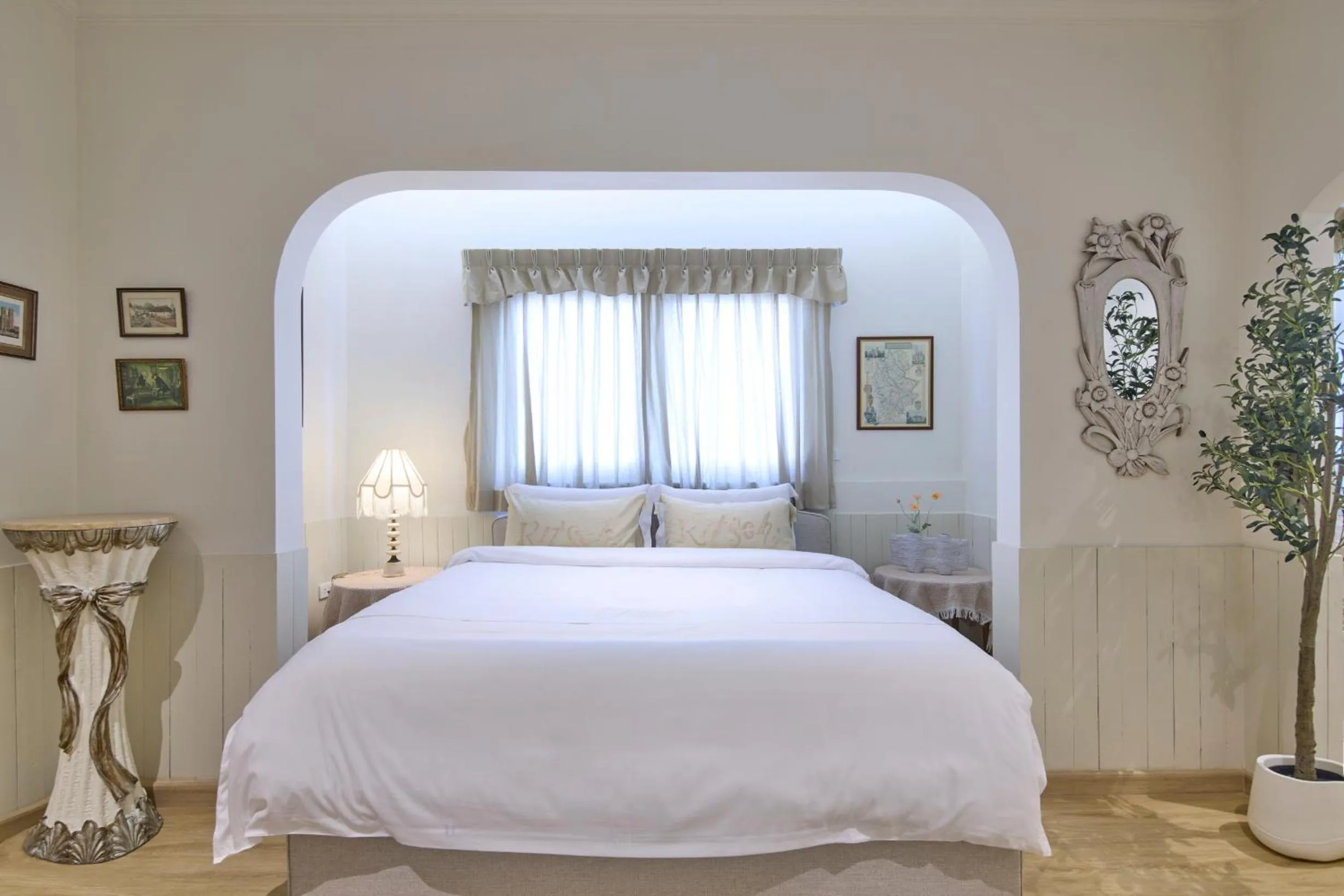 Bed in Kitsch Hotel