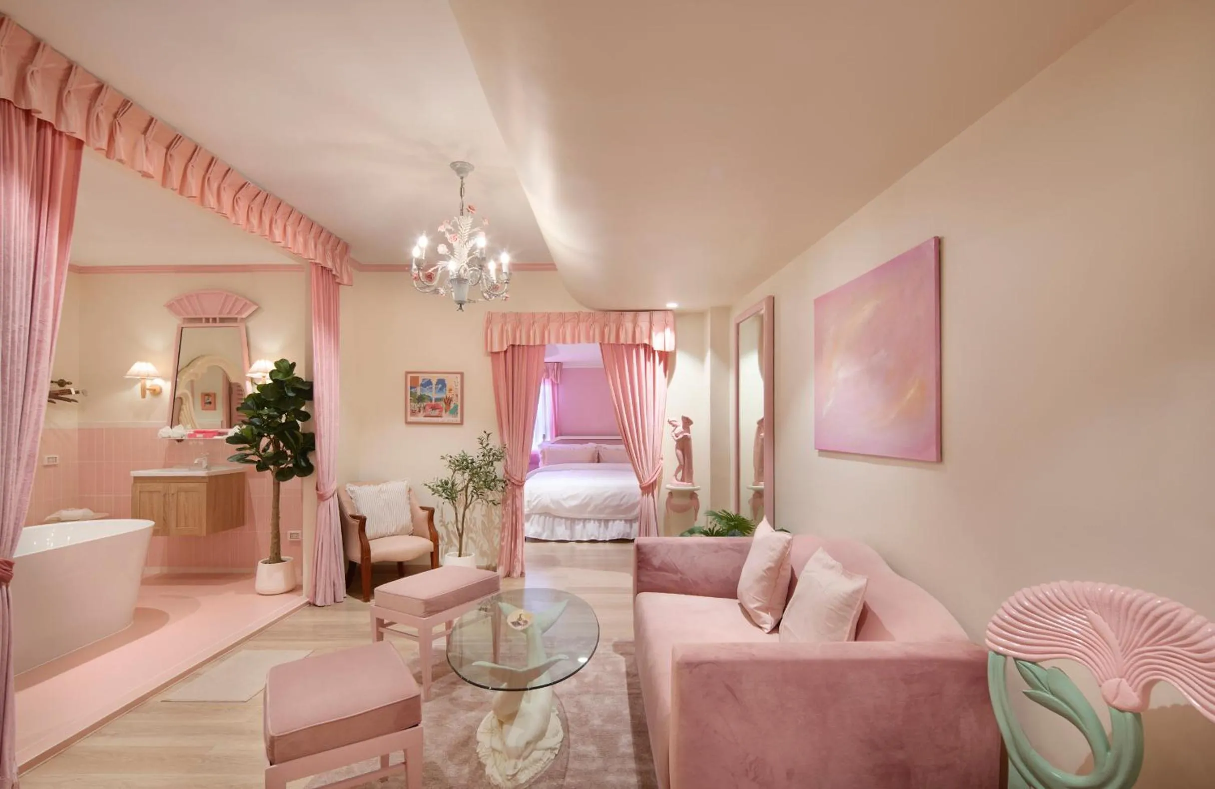 Bed in Kitsch Hotel