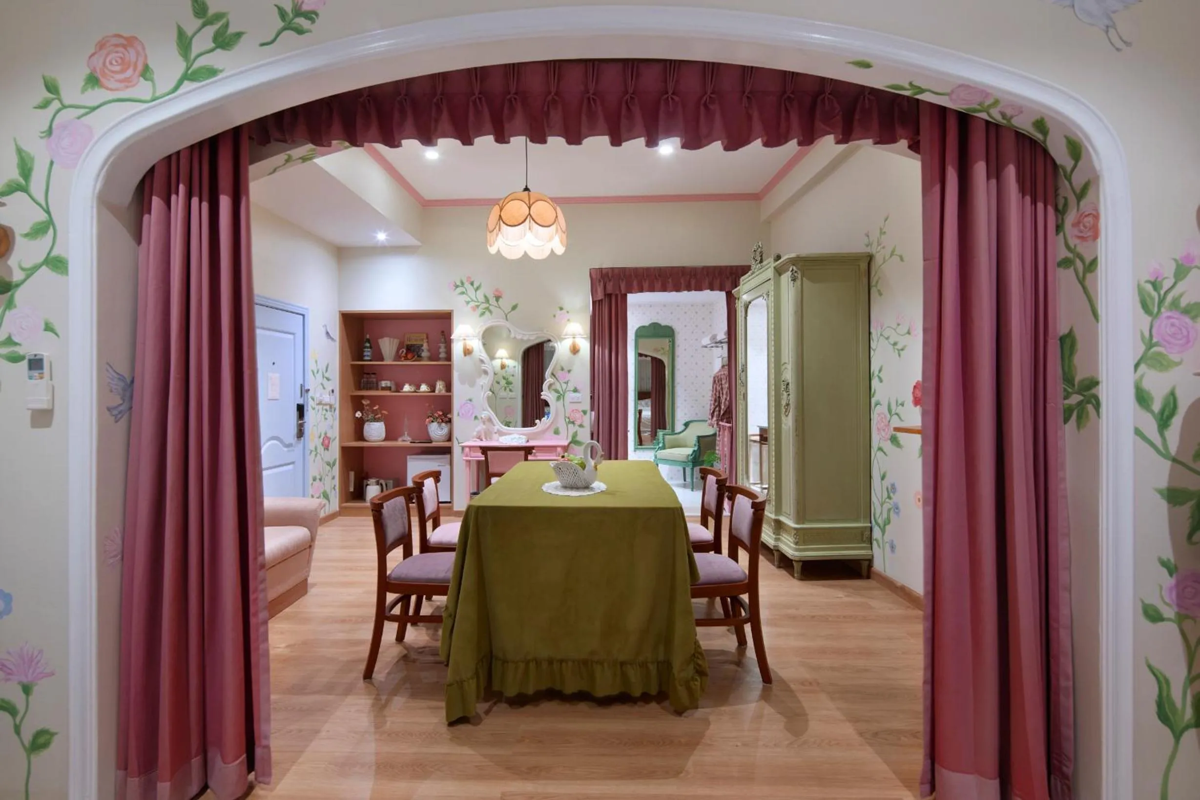 Kitsch Hotel