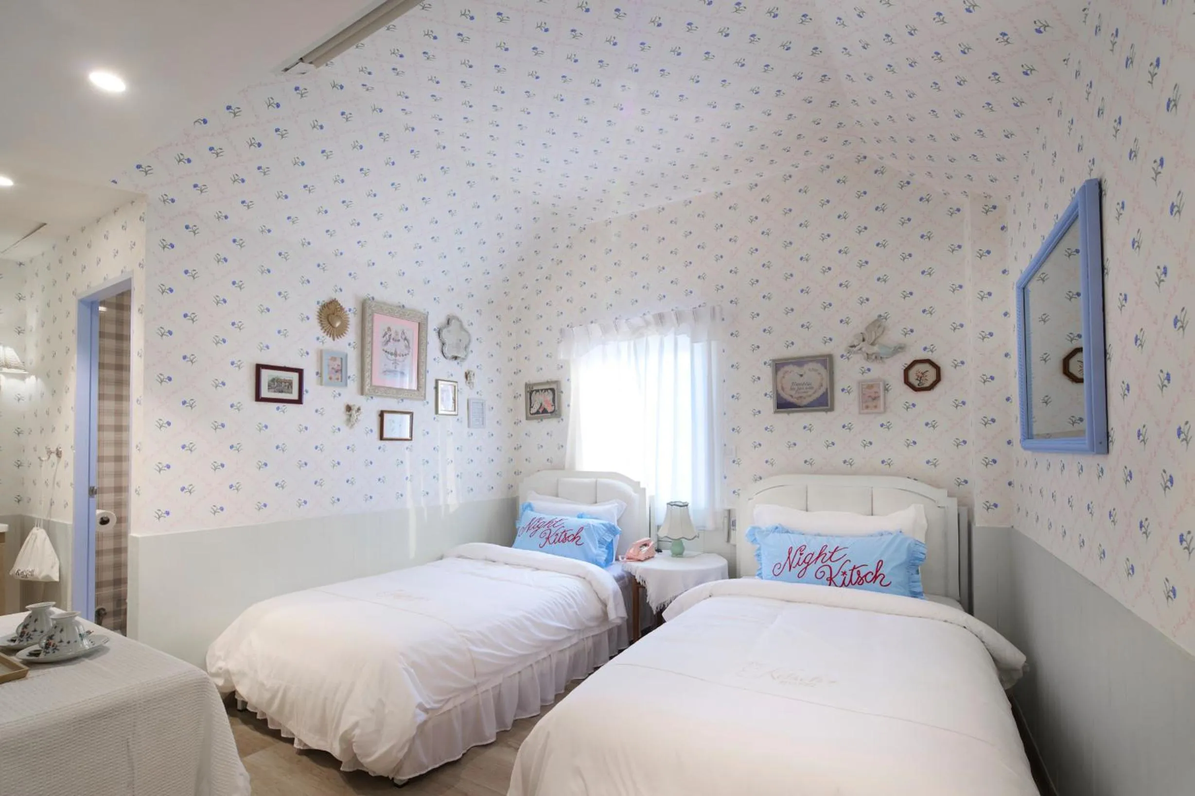 Twin Room with Bathroom in Kitsch Hotel