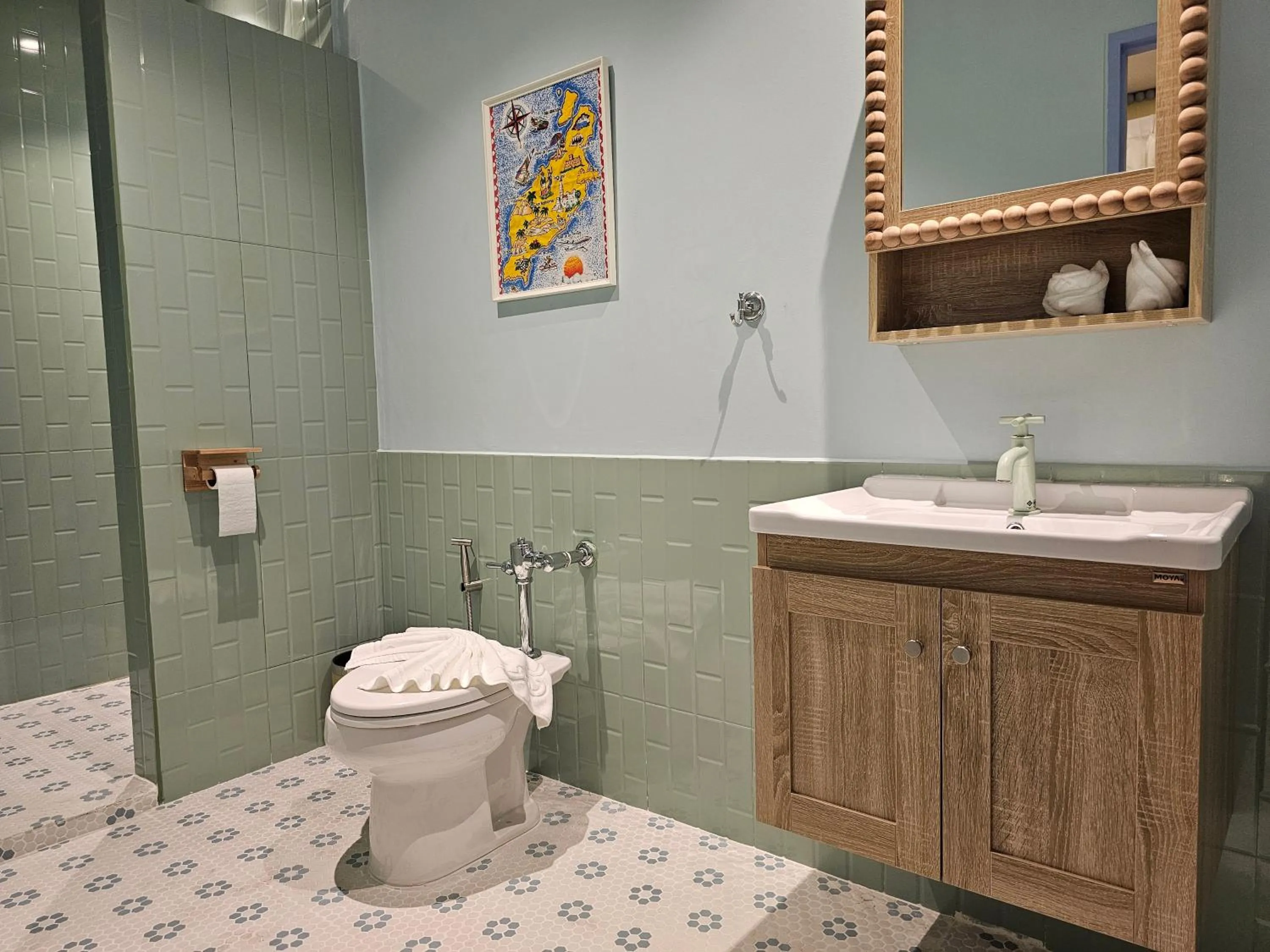 Toilet in Kitsch Hotel