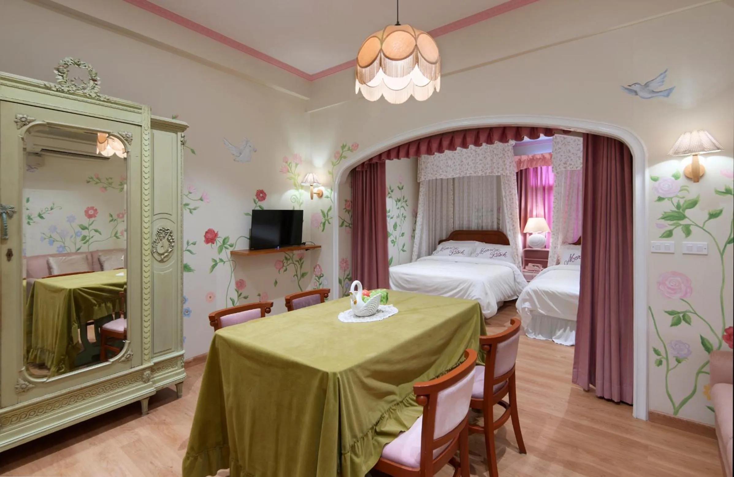 Bed in Kitsch Hotel