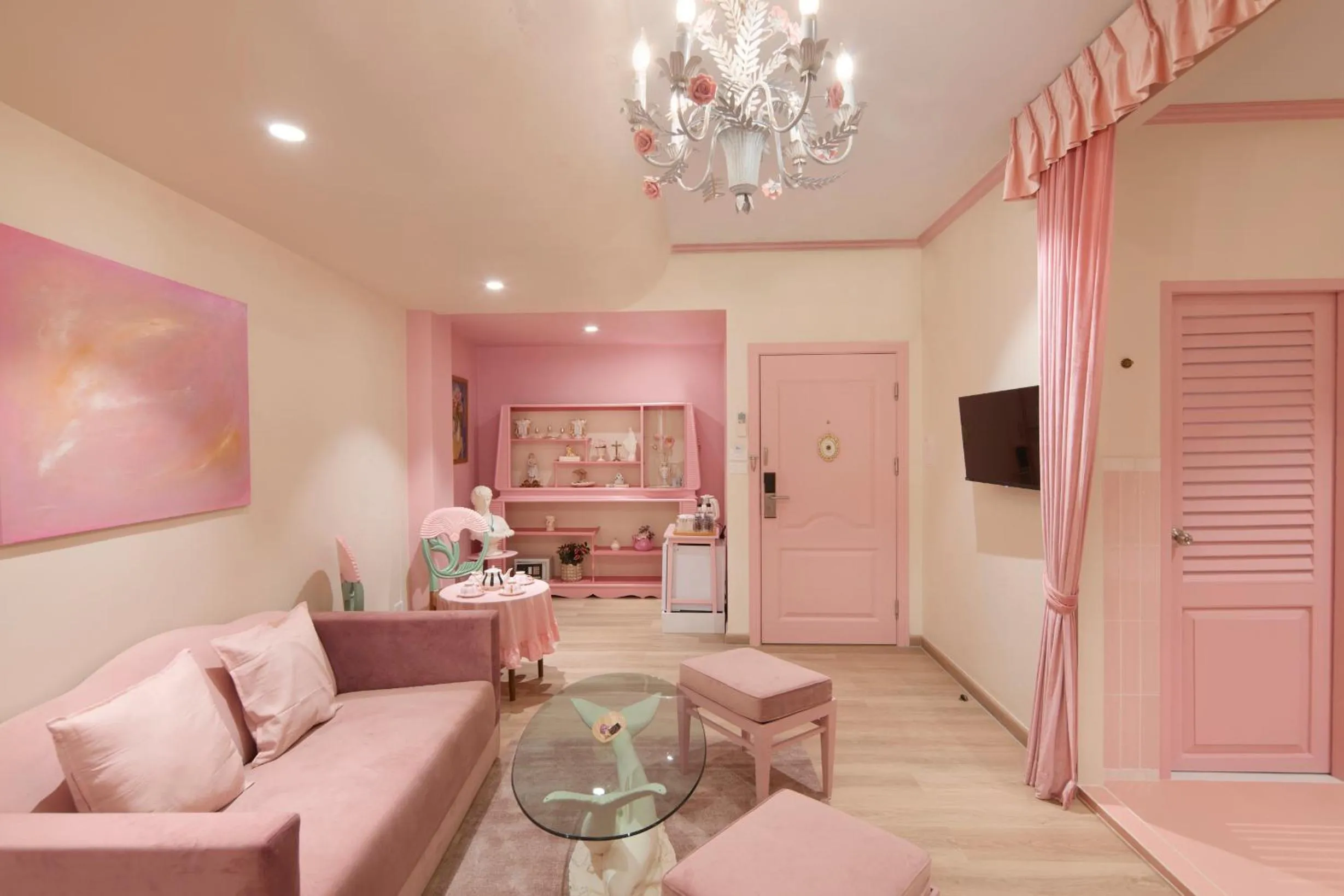 Kitsch Hotel