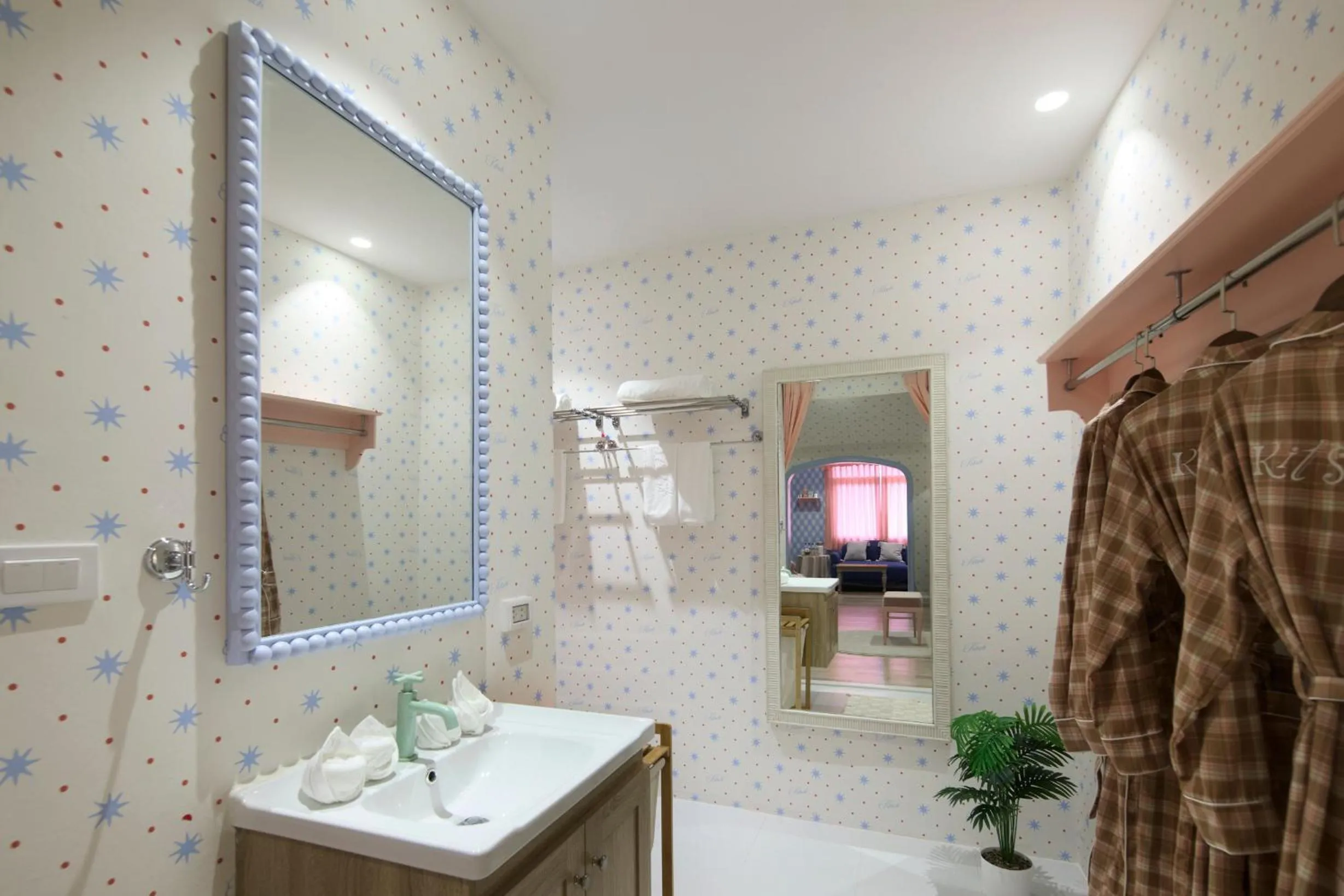 Kitsch Hotel