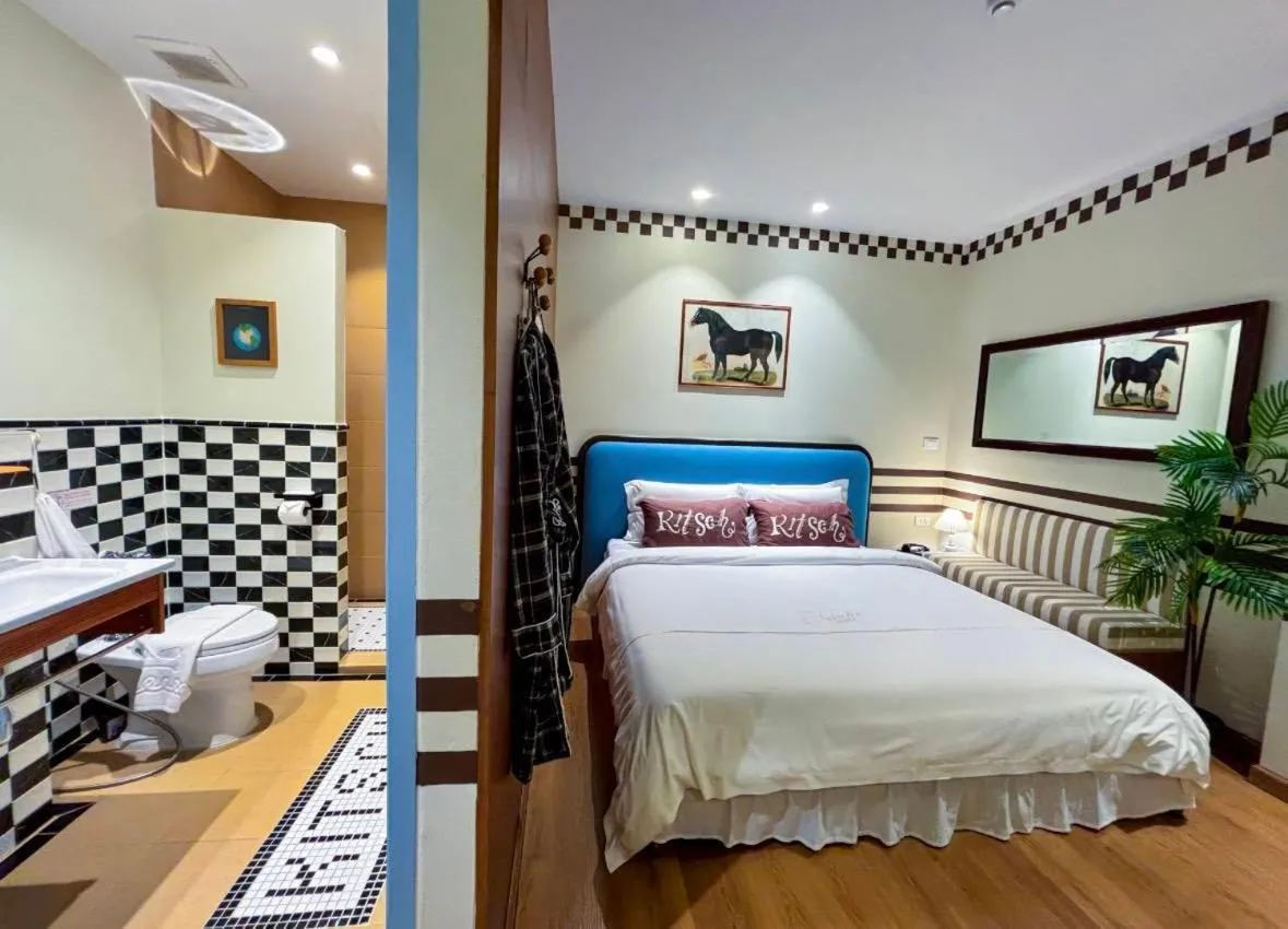 Bed in Kitsch Hotel