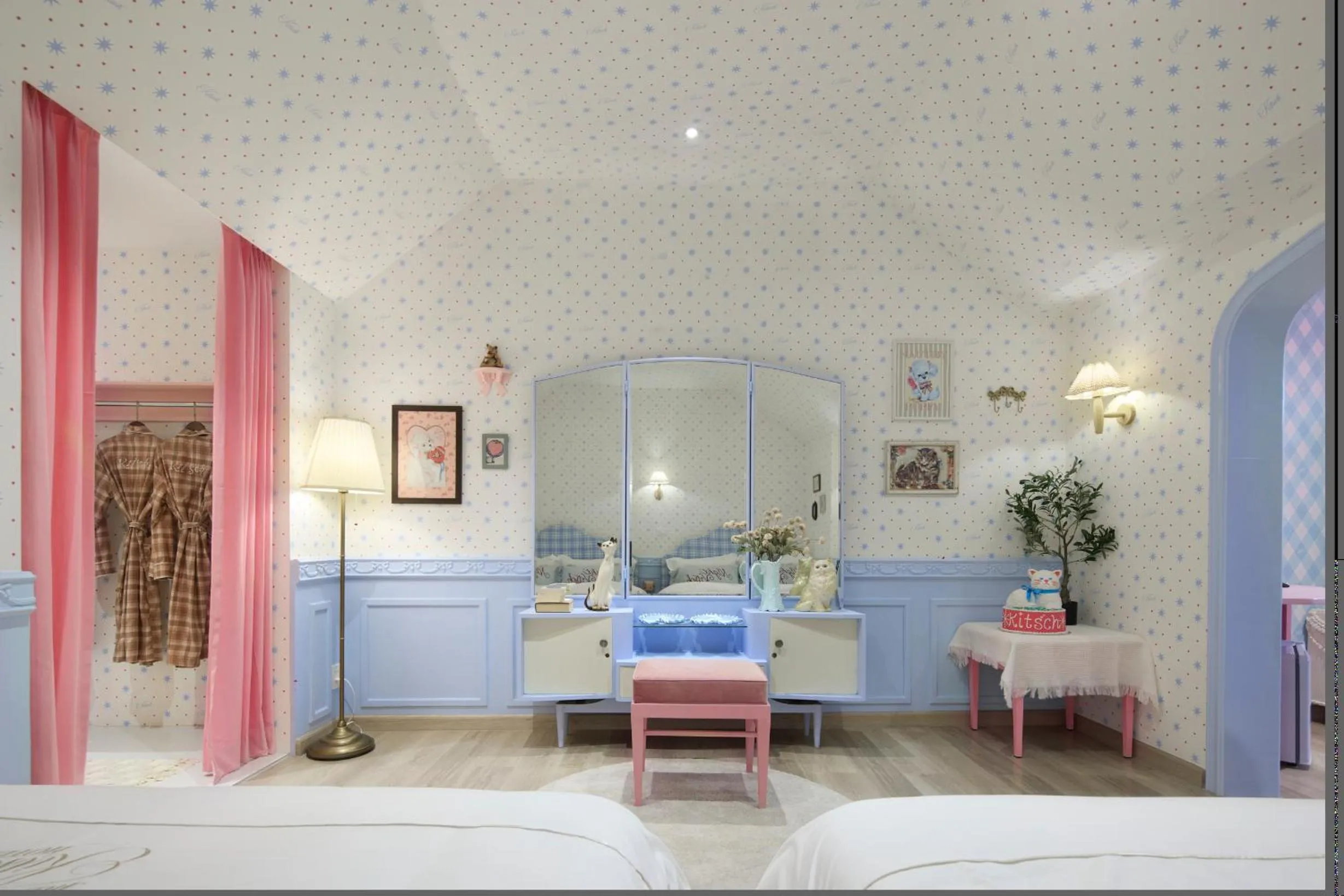 Bed in Kitsch Hotel