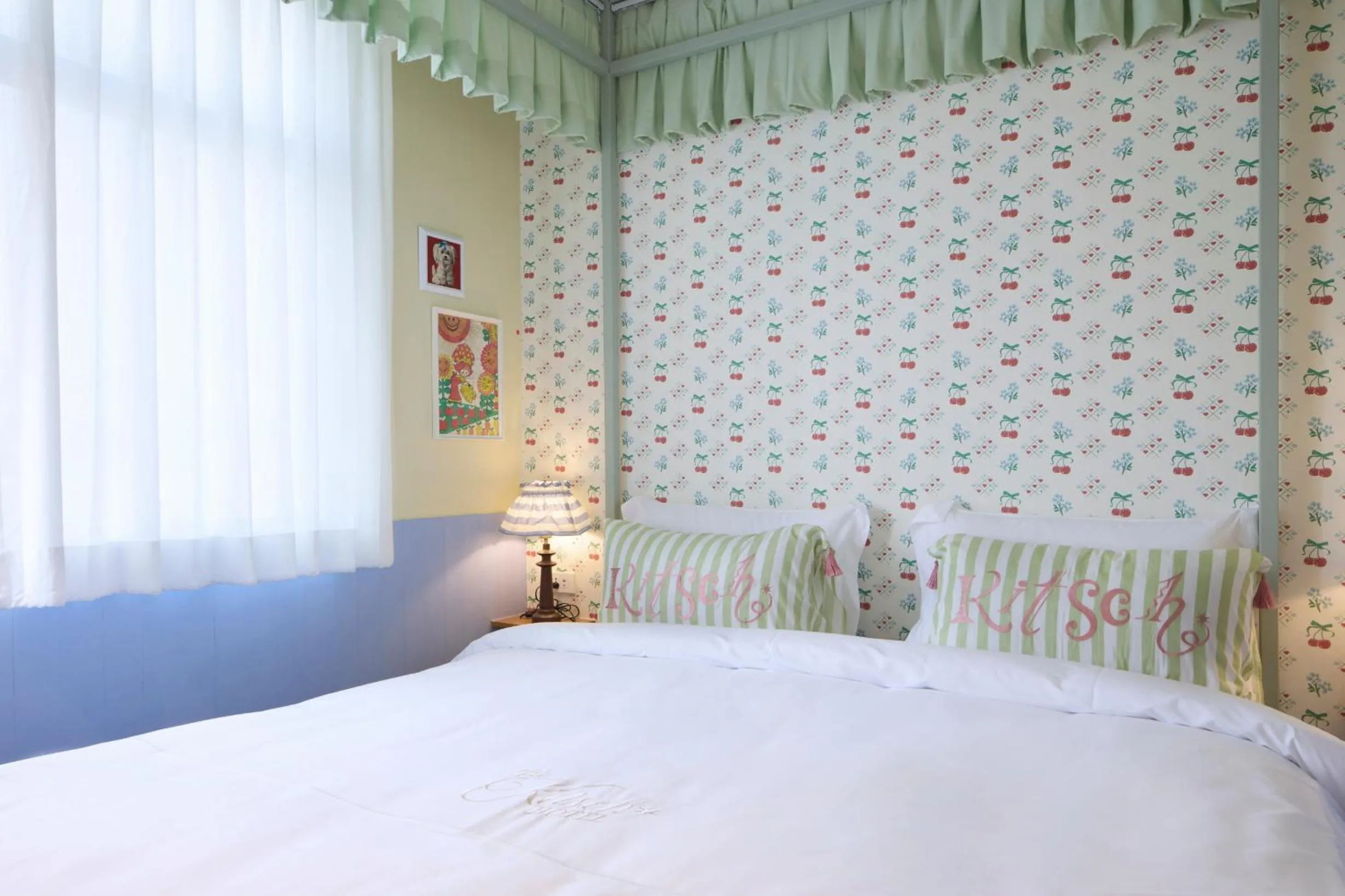 Bed in Kitsch Hotel