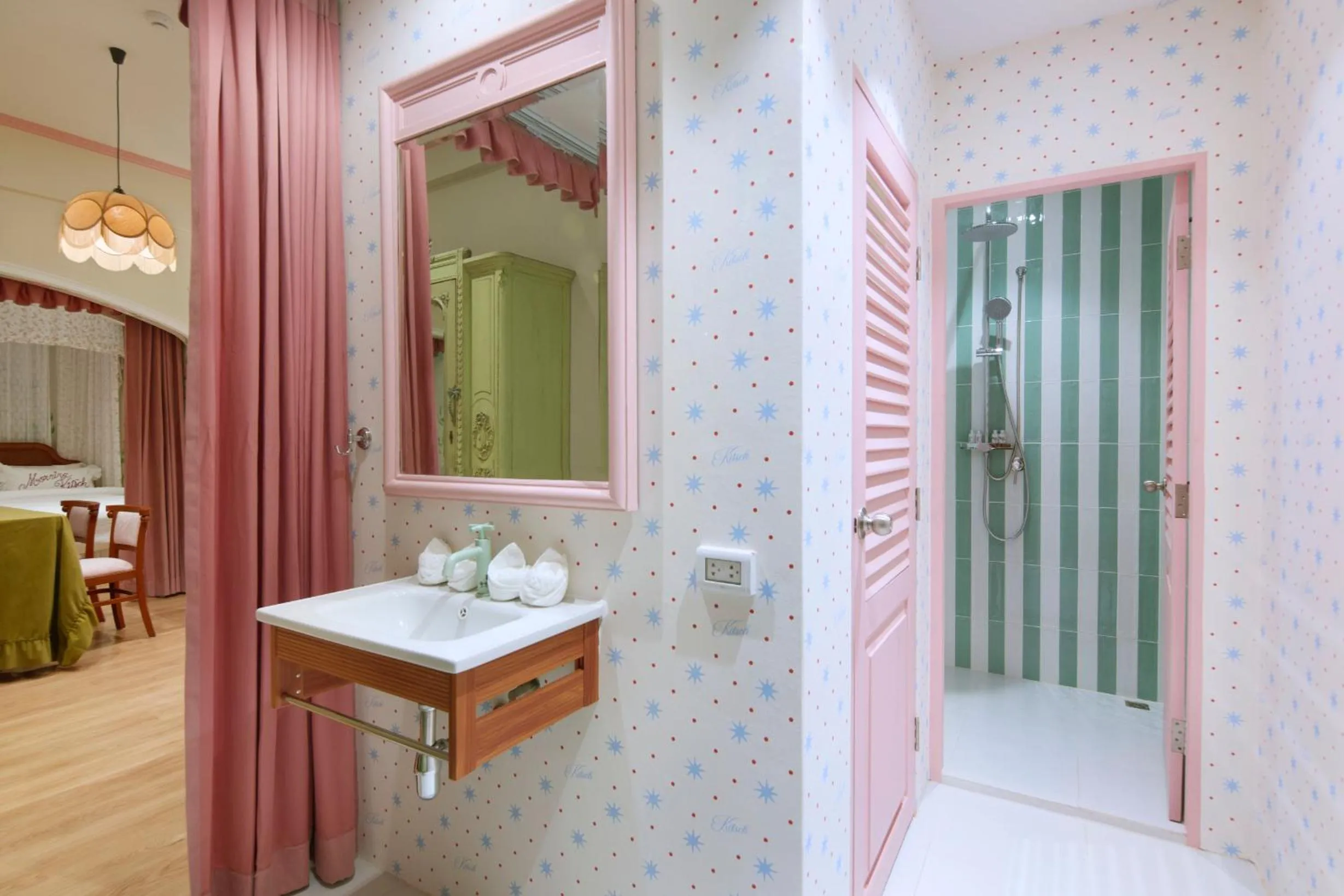 Bed in Kitsch Hotel