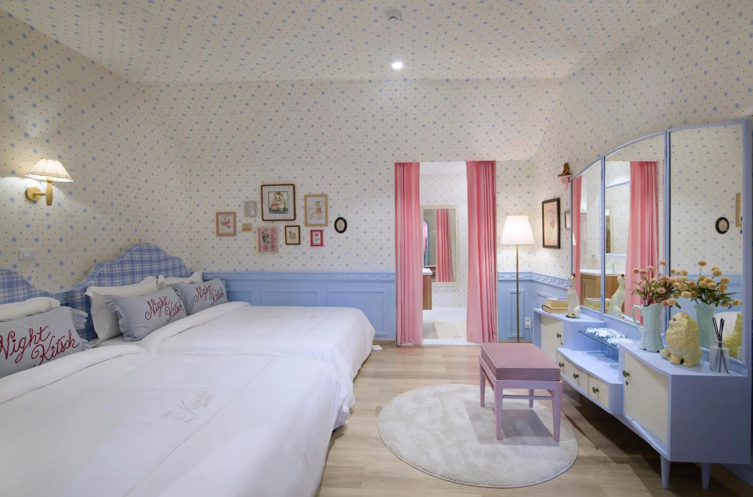 Bed in Kitsch Hotel