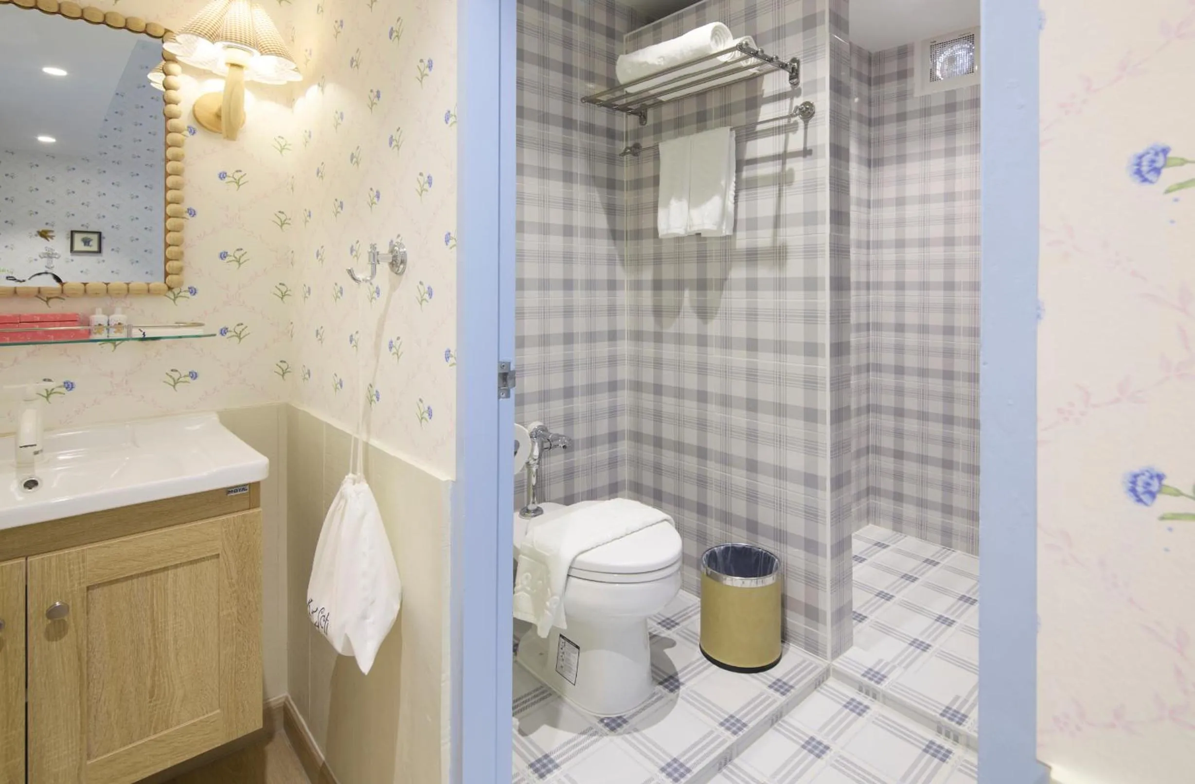 Kitsch Hotel