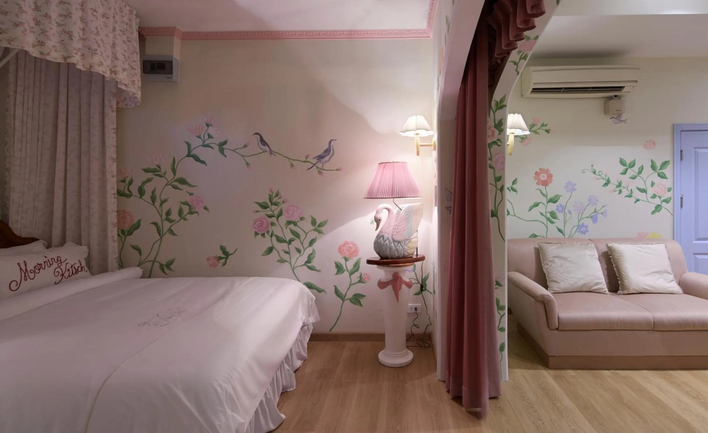 Bed in Kitsch Hotel