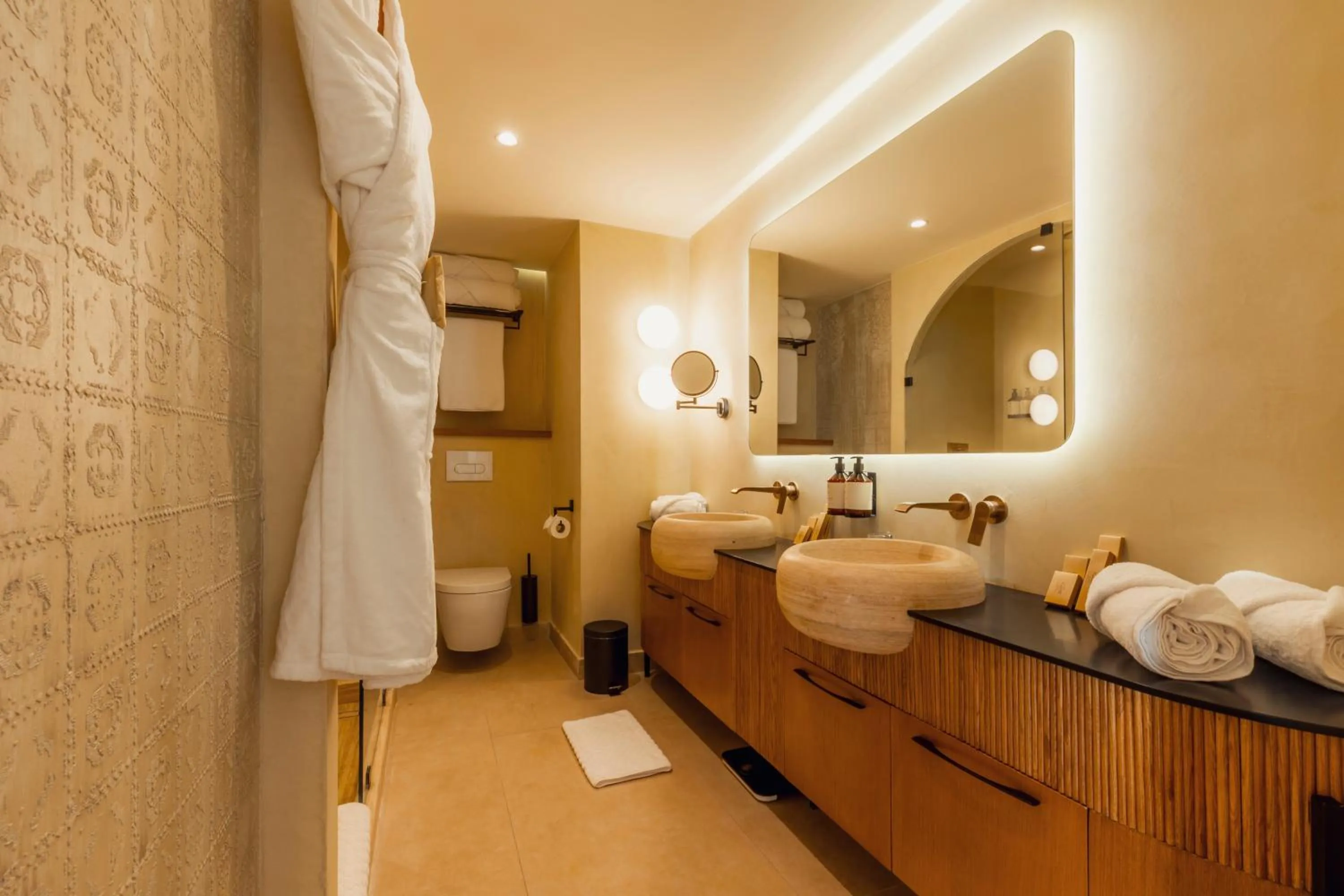 Toilet in Le Square By Onomo Collection