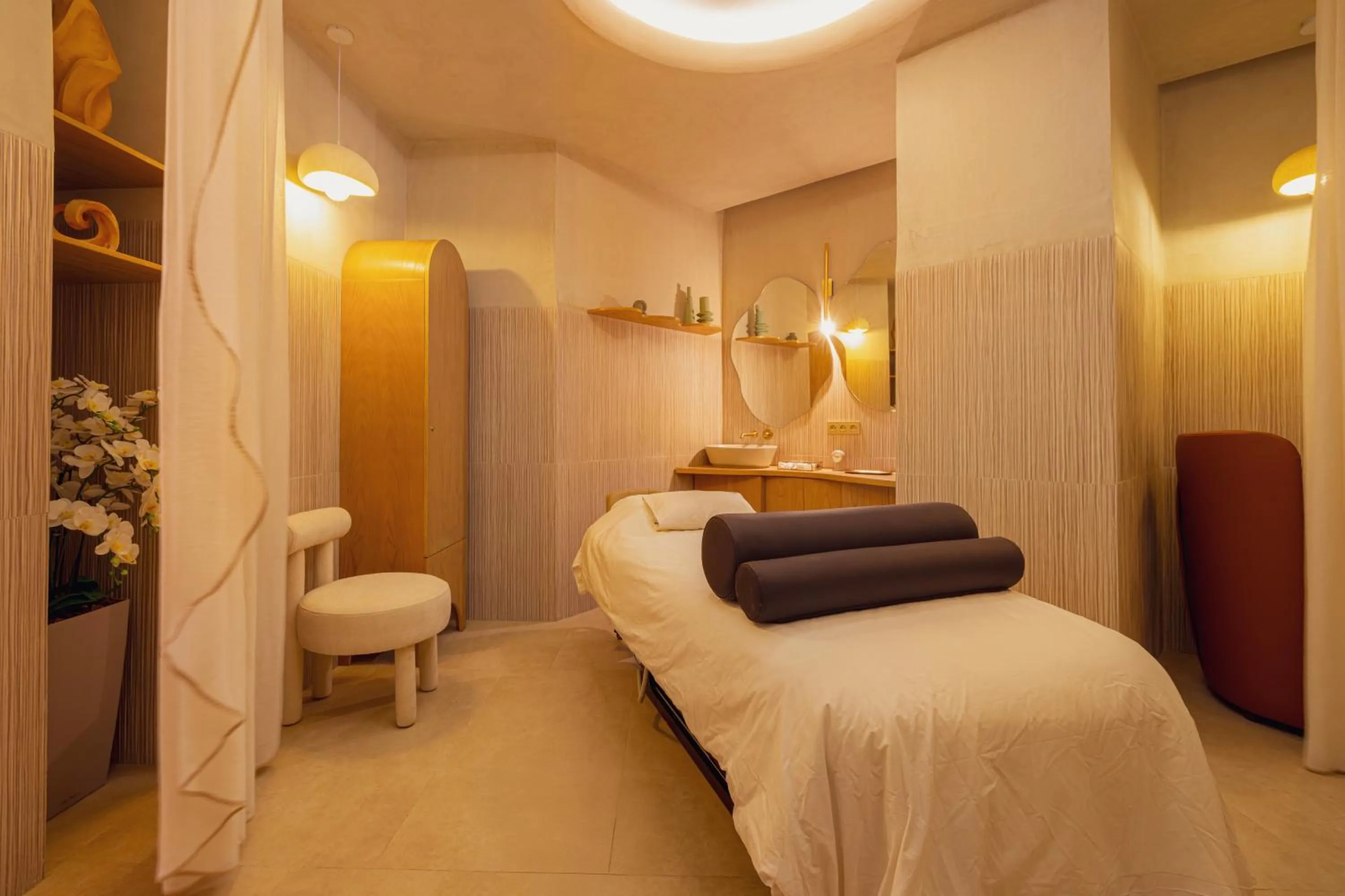 Massage, Bed in Le Square By Onomo Collection