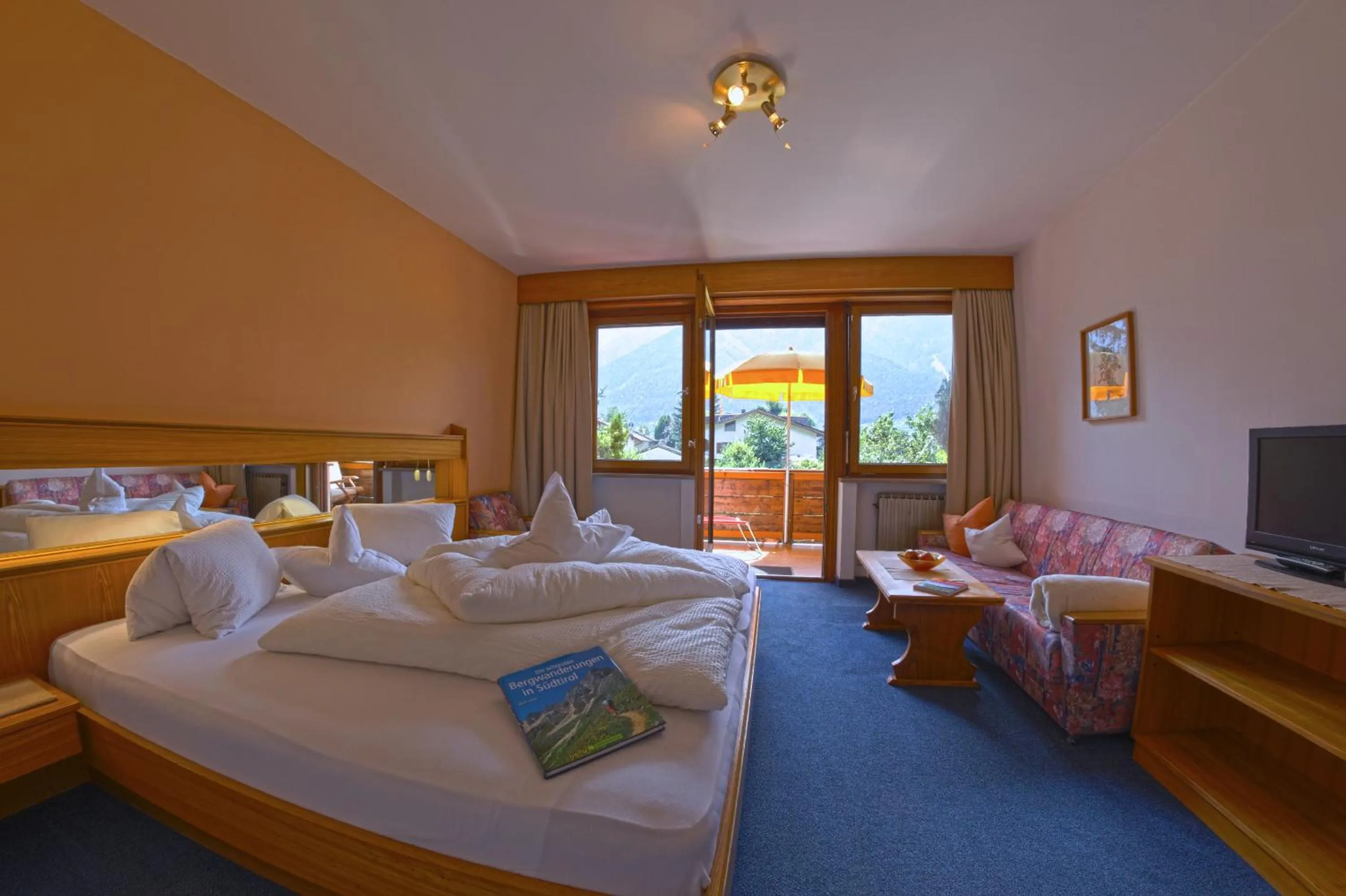 Photo of the whole room, Bed in Garni - Hotel Rinner Julia