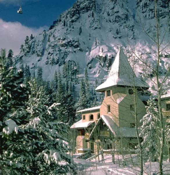 Facade/entrance in GetAways at Olympic Village Inn