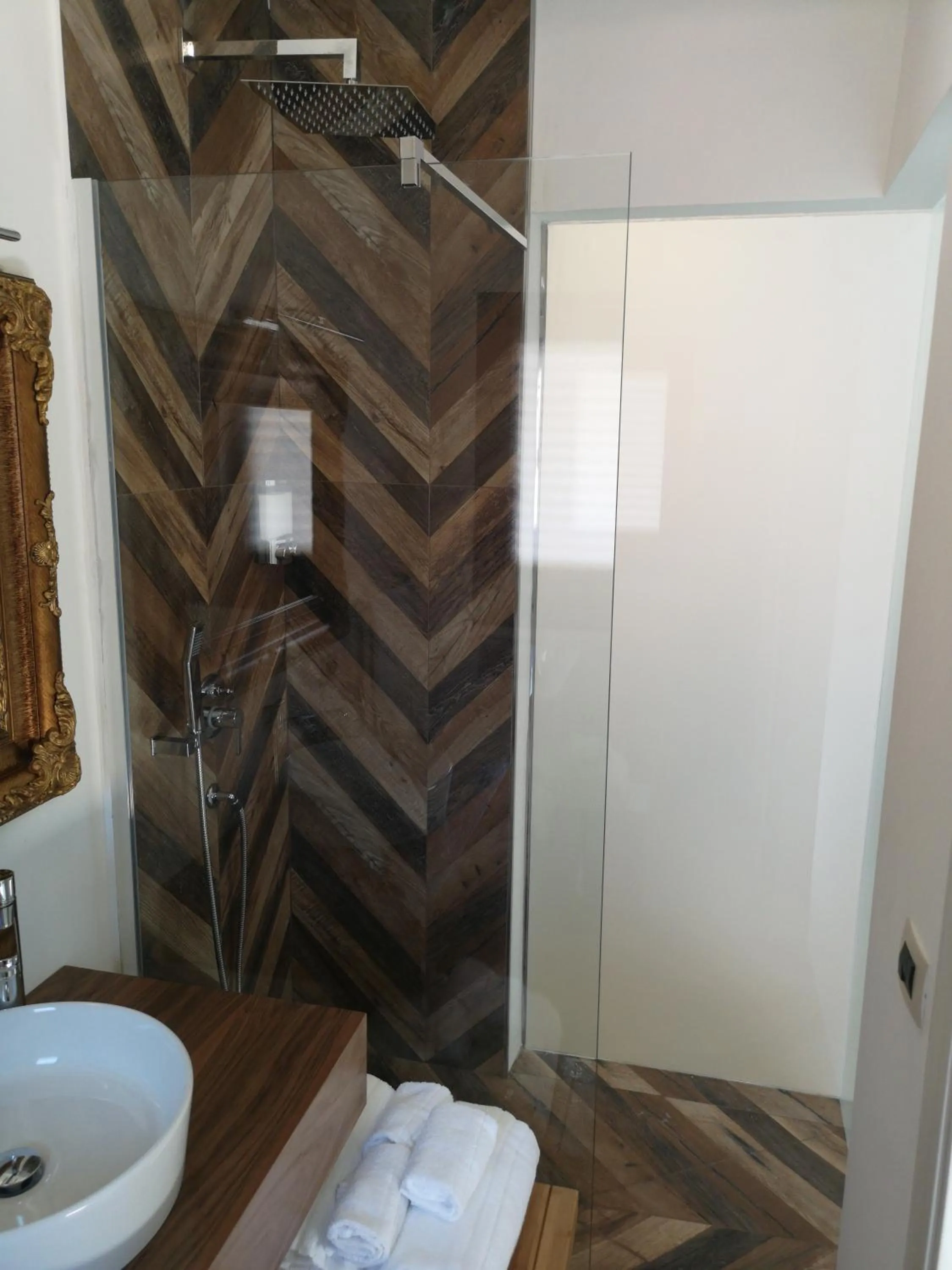 Shower in B&B Montemare