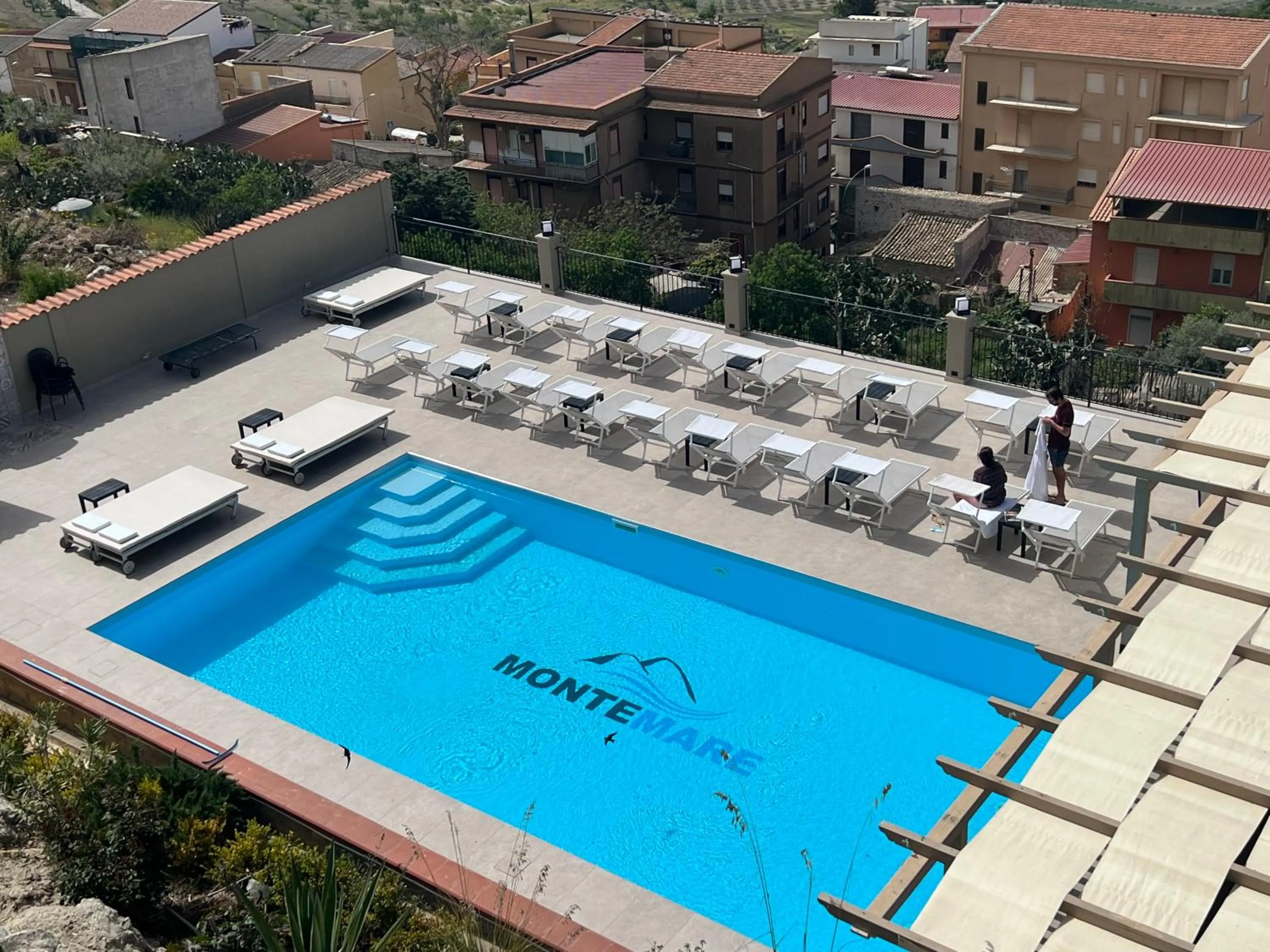 Swimming pool in B&B Montemare