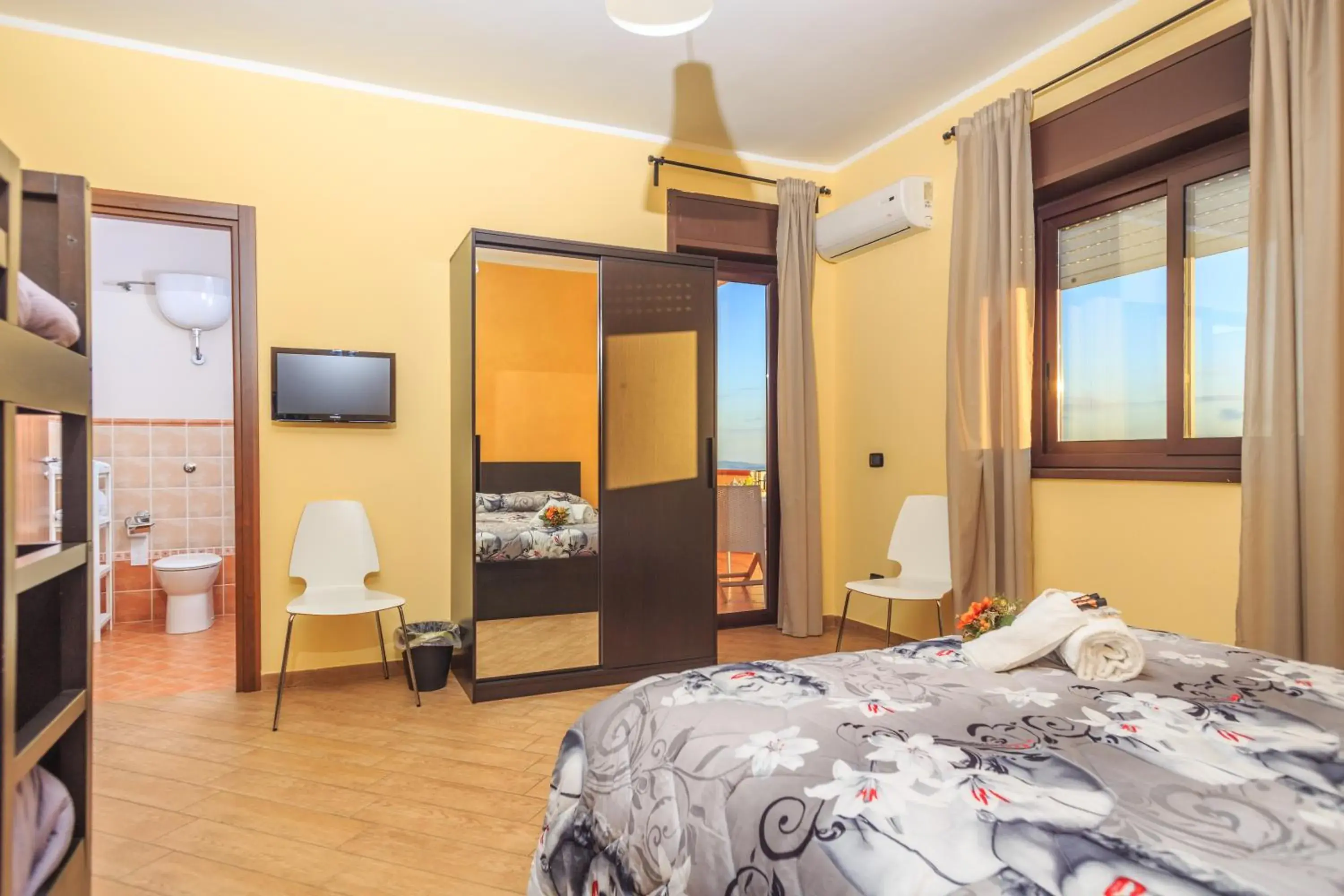 Quadruple Room with Sea View in B&B Montemare Quadruple Room with Sea View in B&B Montemare