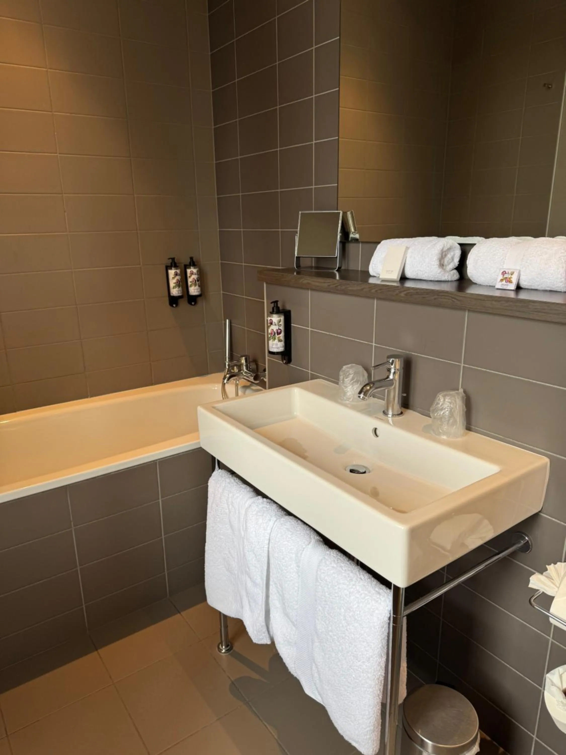 Bathroom in Grand Hotel de Castres