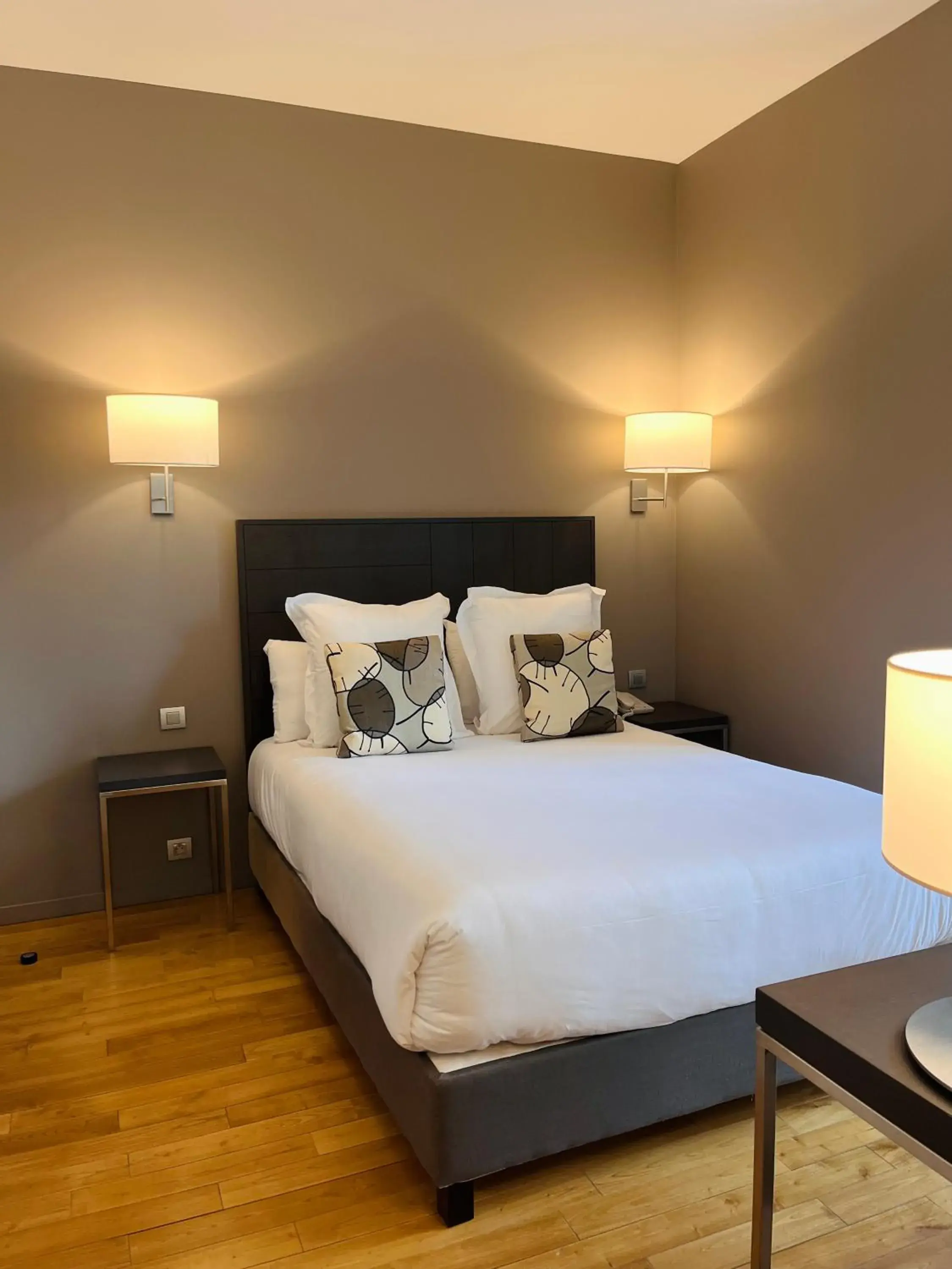 Standard Double Room in Grand Hotel de Castres Standard Double Room in Grand Hotel de Castres