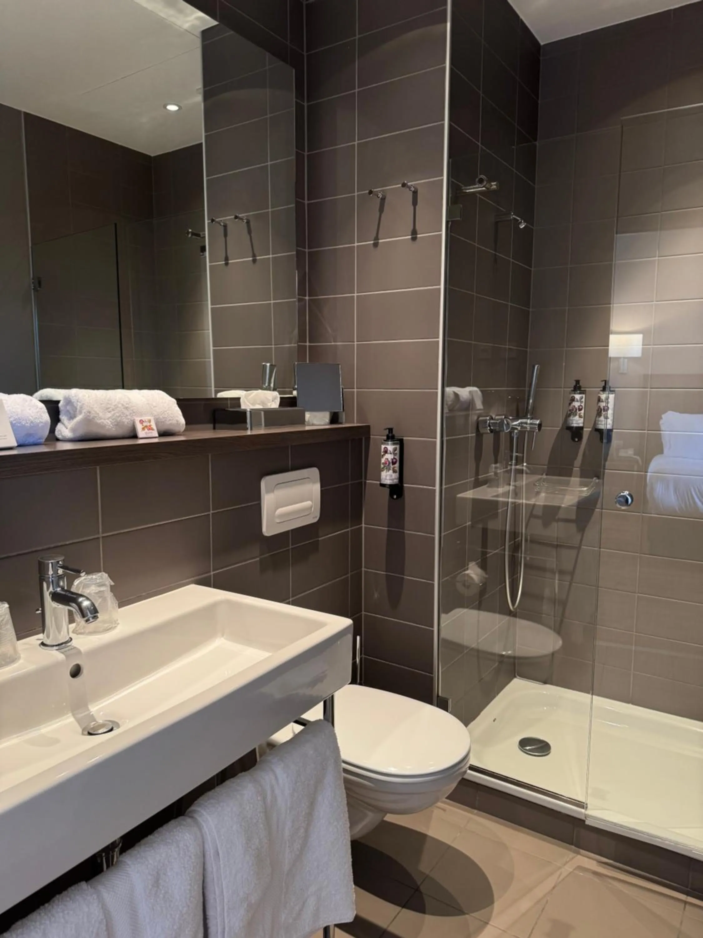 Bathroom in Grand Hotel de Castres