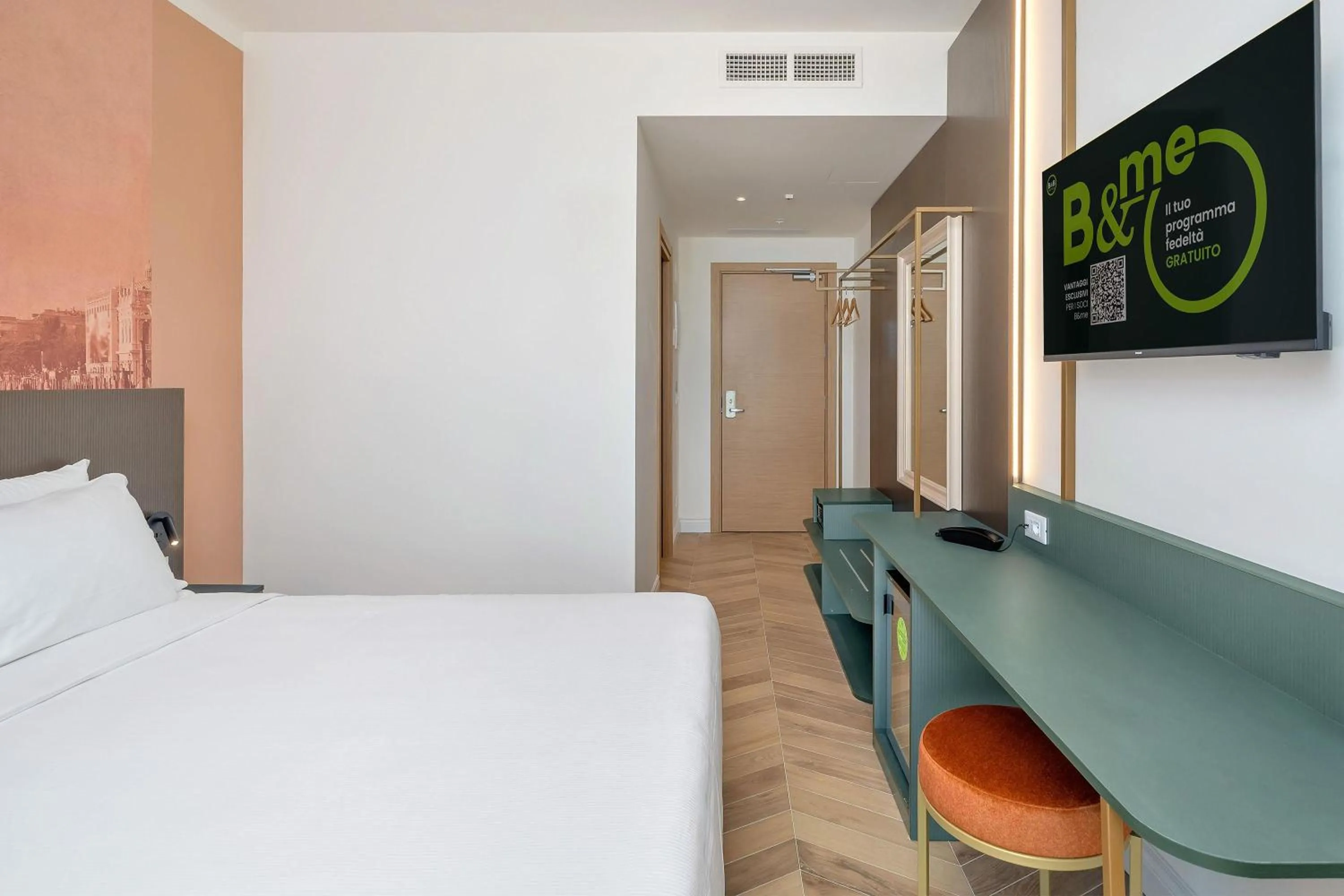 Bathroom, Bed in B&B HOTEL Venezia Laguna